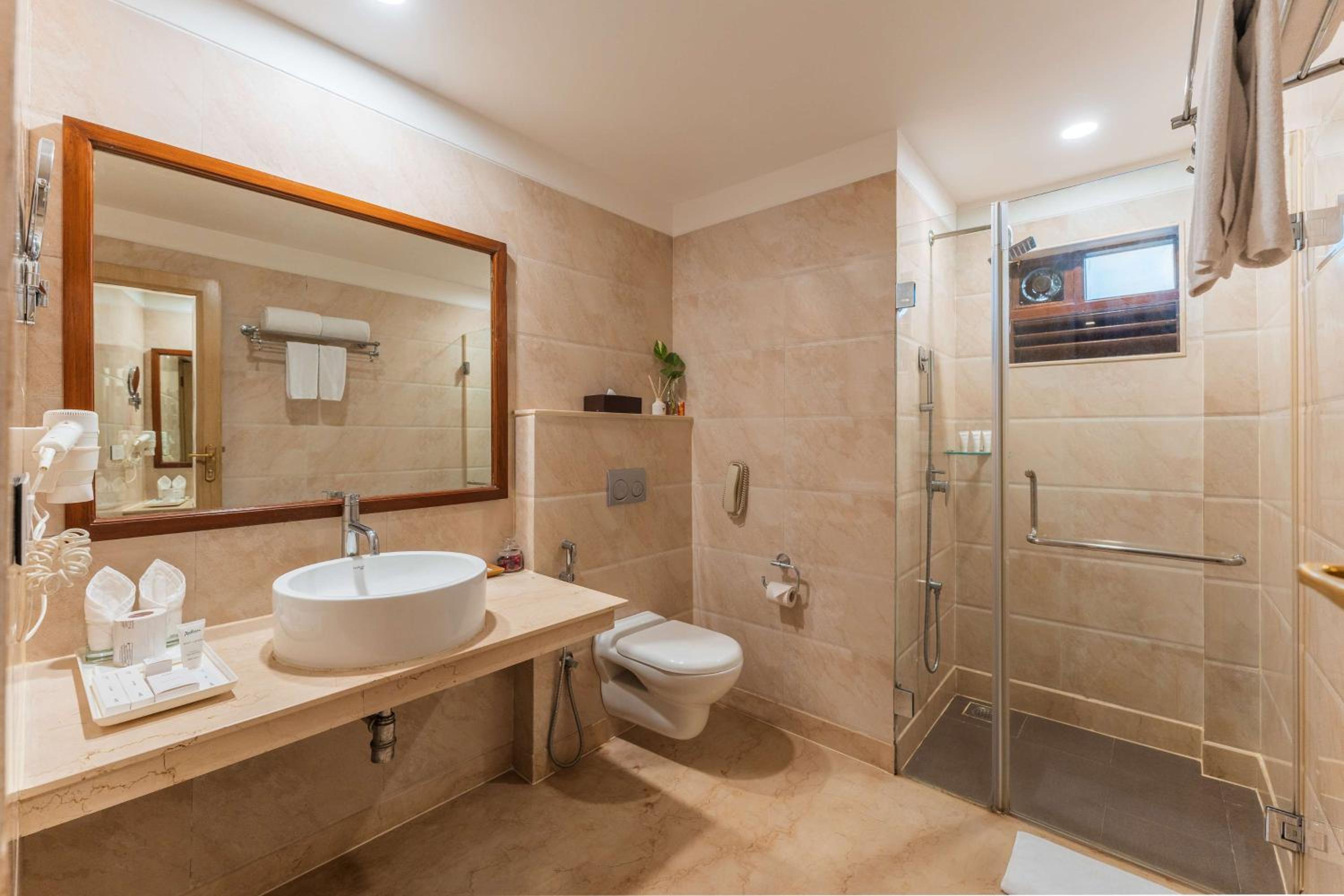Junior Suite - Beer on arrival, Happy Hours (7-9 PM) - - INR 500 Credit for Food & Soft Beverages per room per stay photo 3