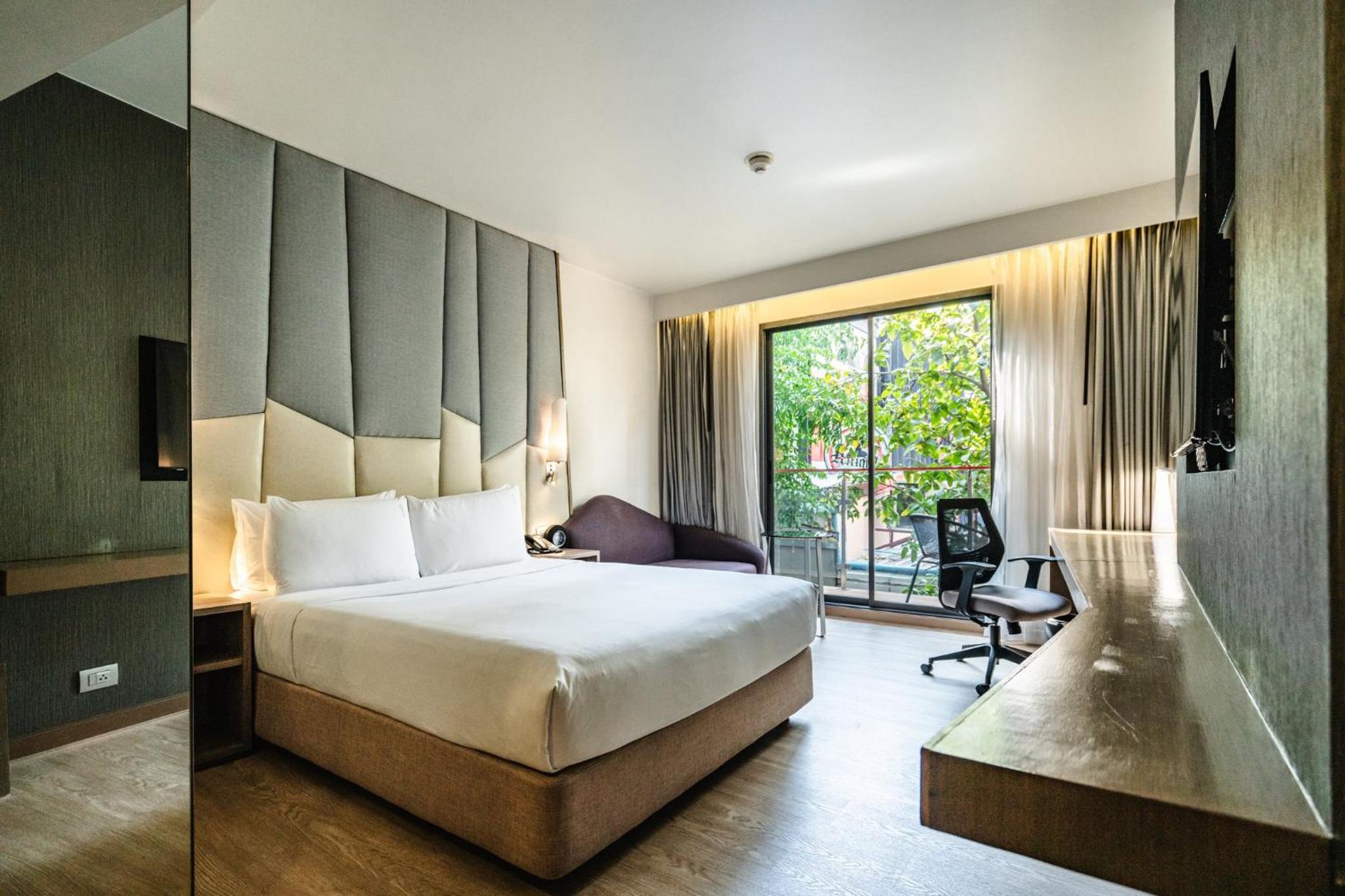 Standard Queen Room with Balcony and Free Breakfast photo 2