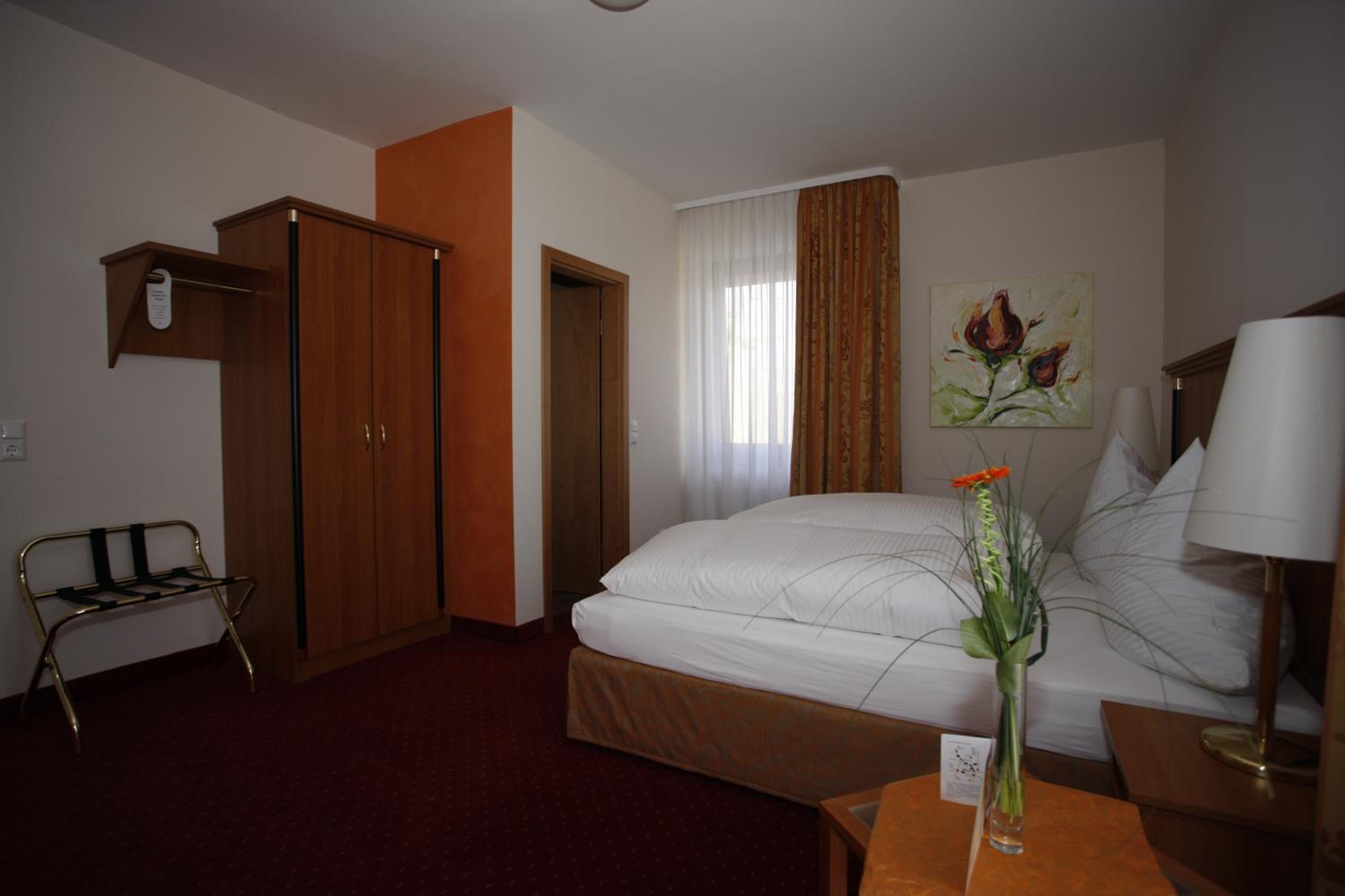 Large Double Room photo 3