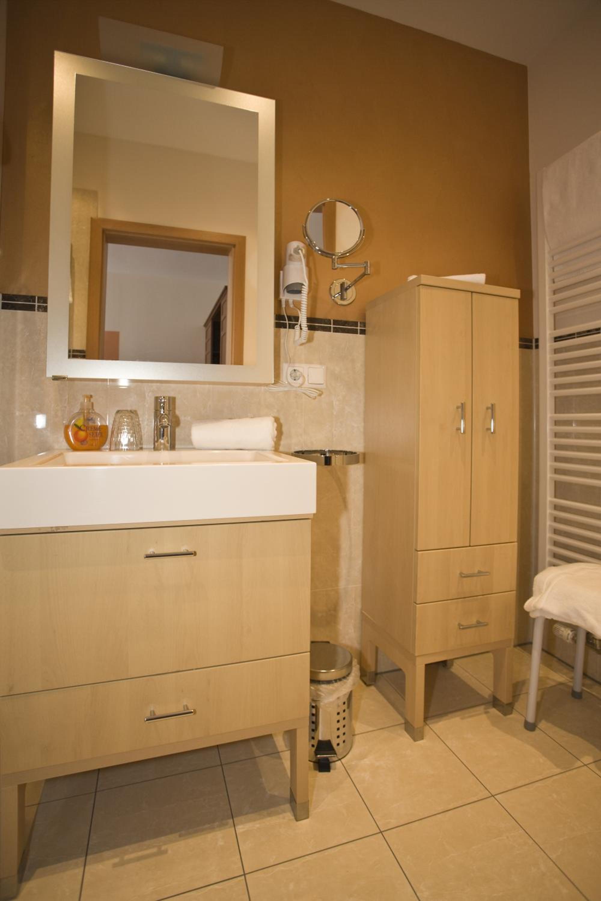 Comfort Triple Room with Shower photo 2