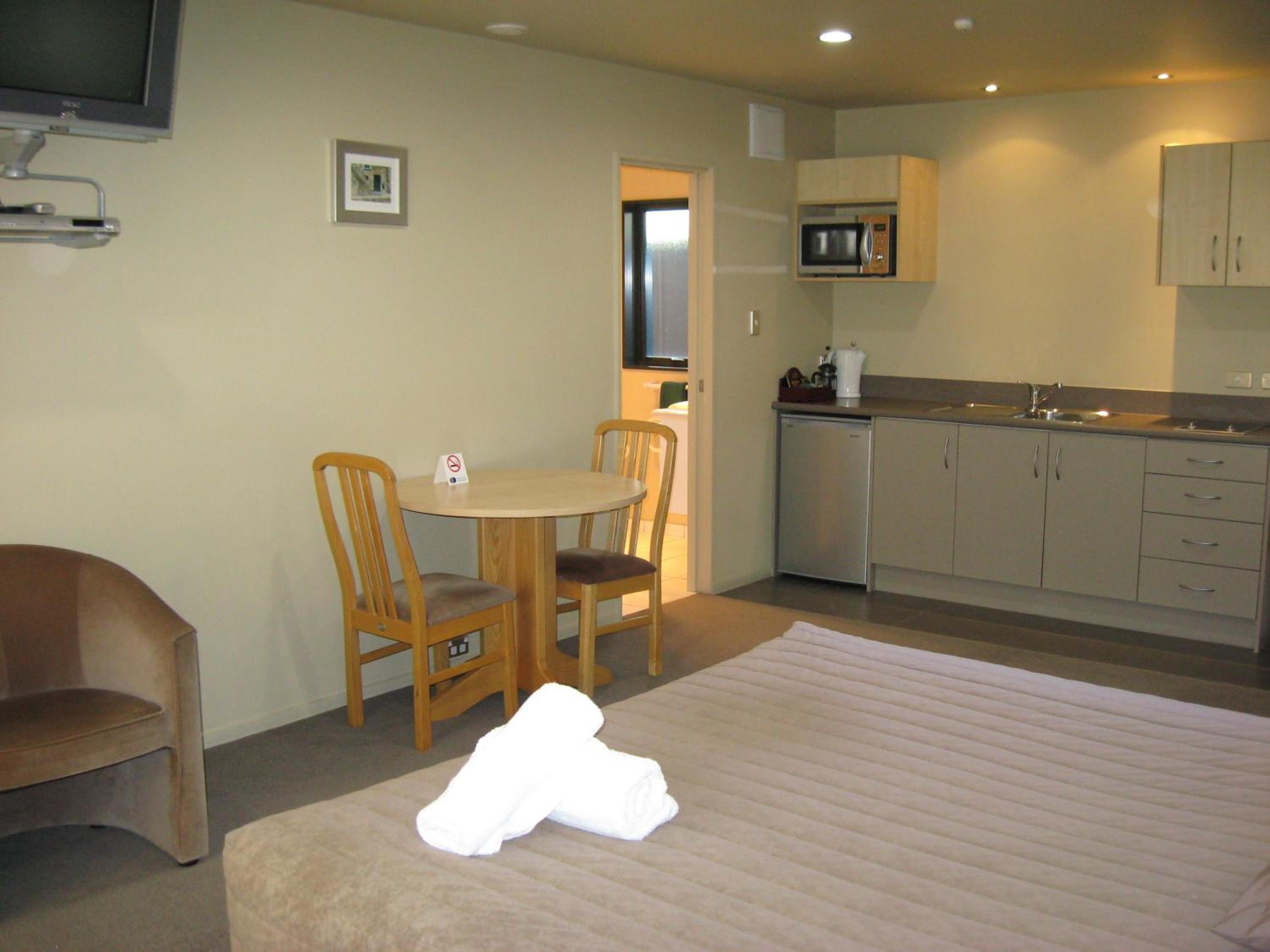 Deluxe Studio with Spa Bath photo 1