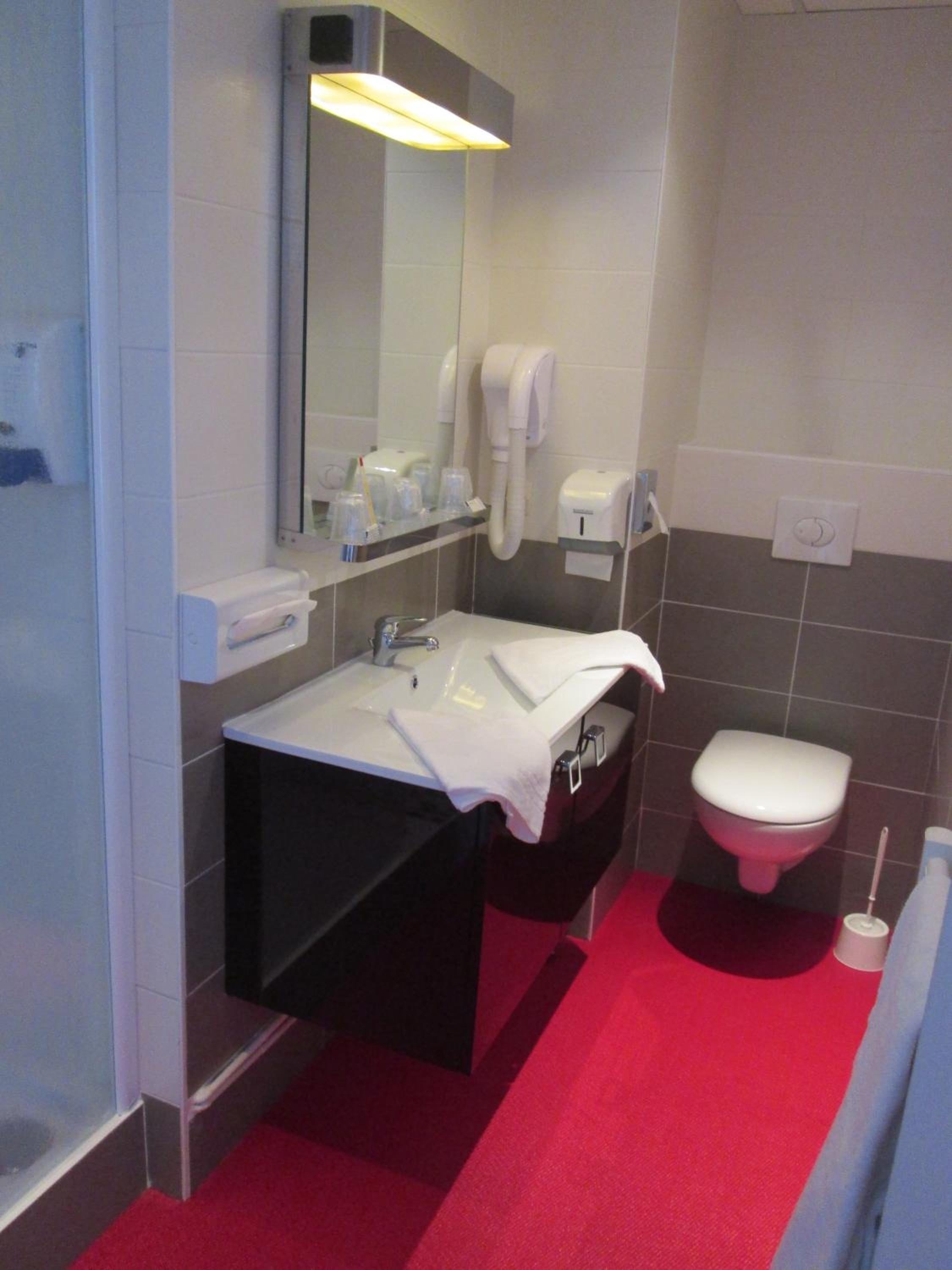 Double Room with Extra Bed and Balcony - Photo 2