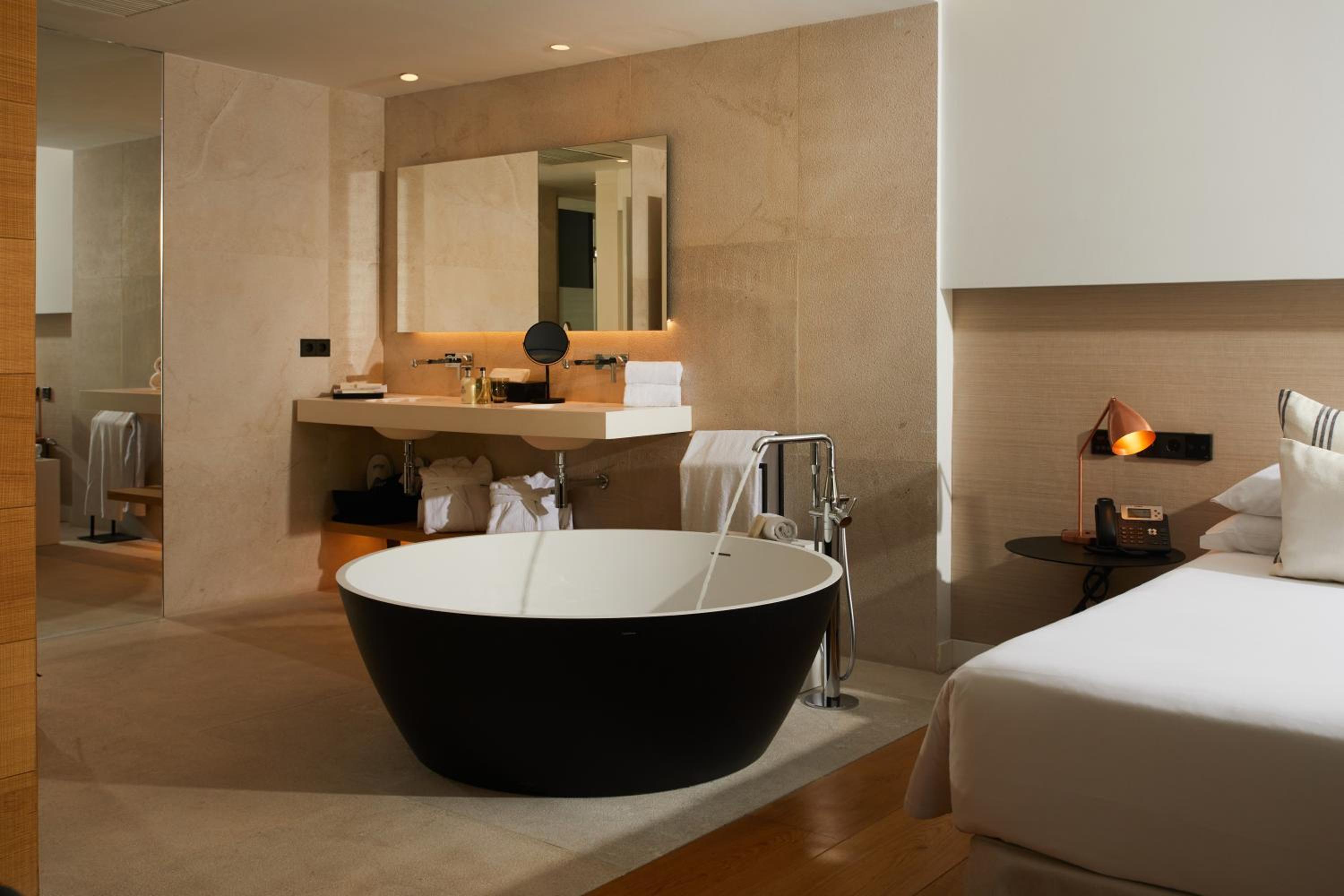 Suite con Jacuzzi y Balcón