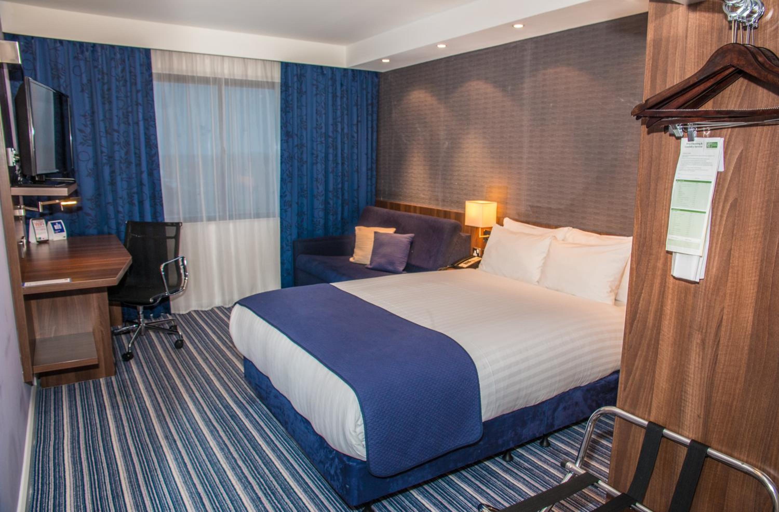 Standard Double Room with Free Hot Breakfast - Photo 4