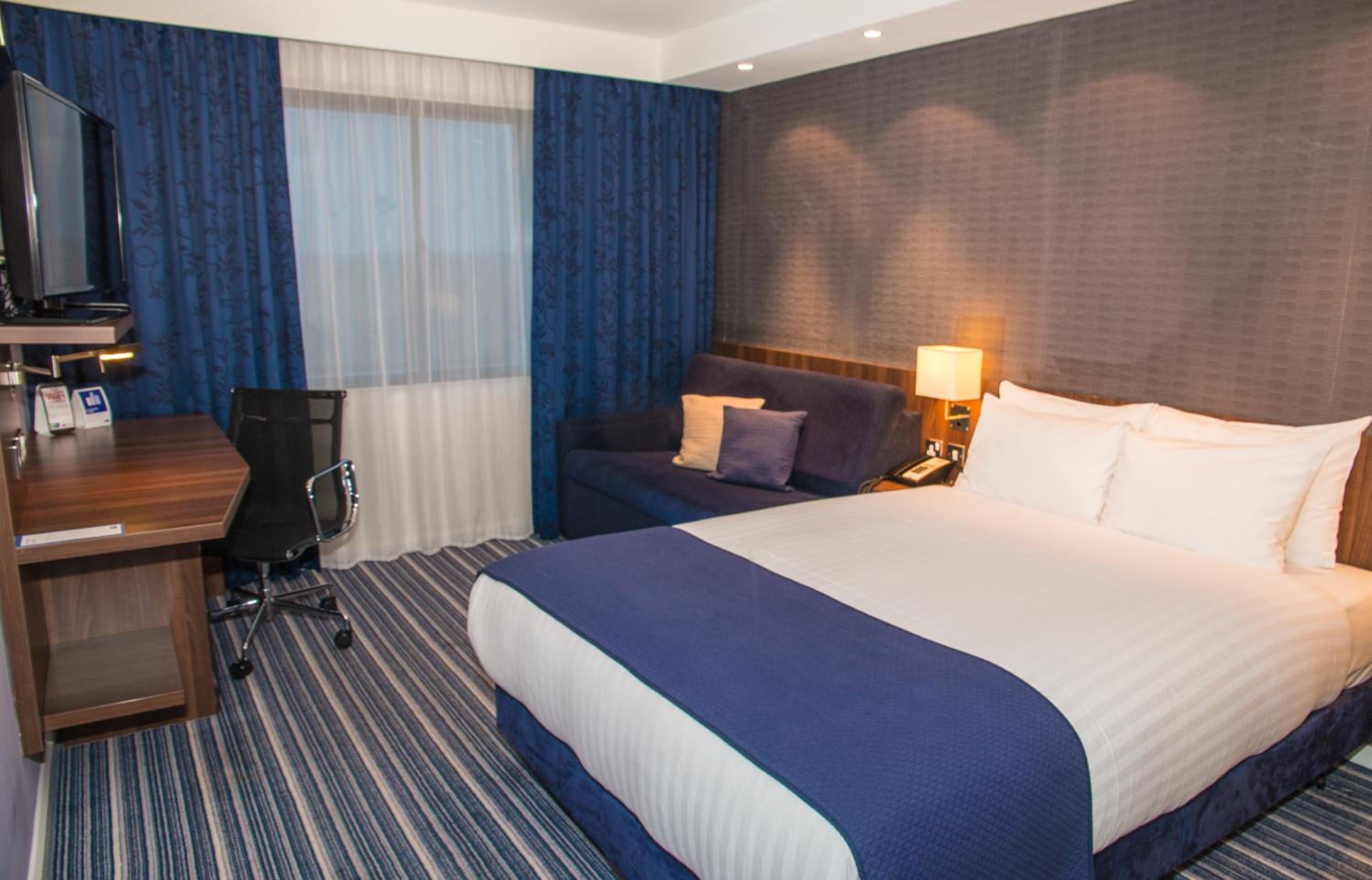 Standard Double Room with Sofa Bed and Free Hot Breakfast - Photo 5