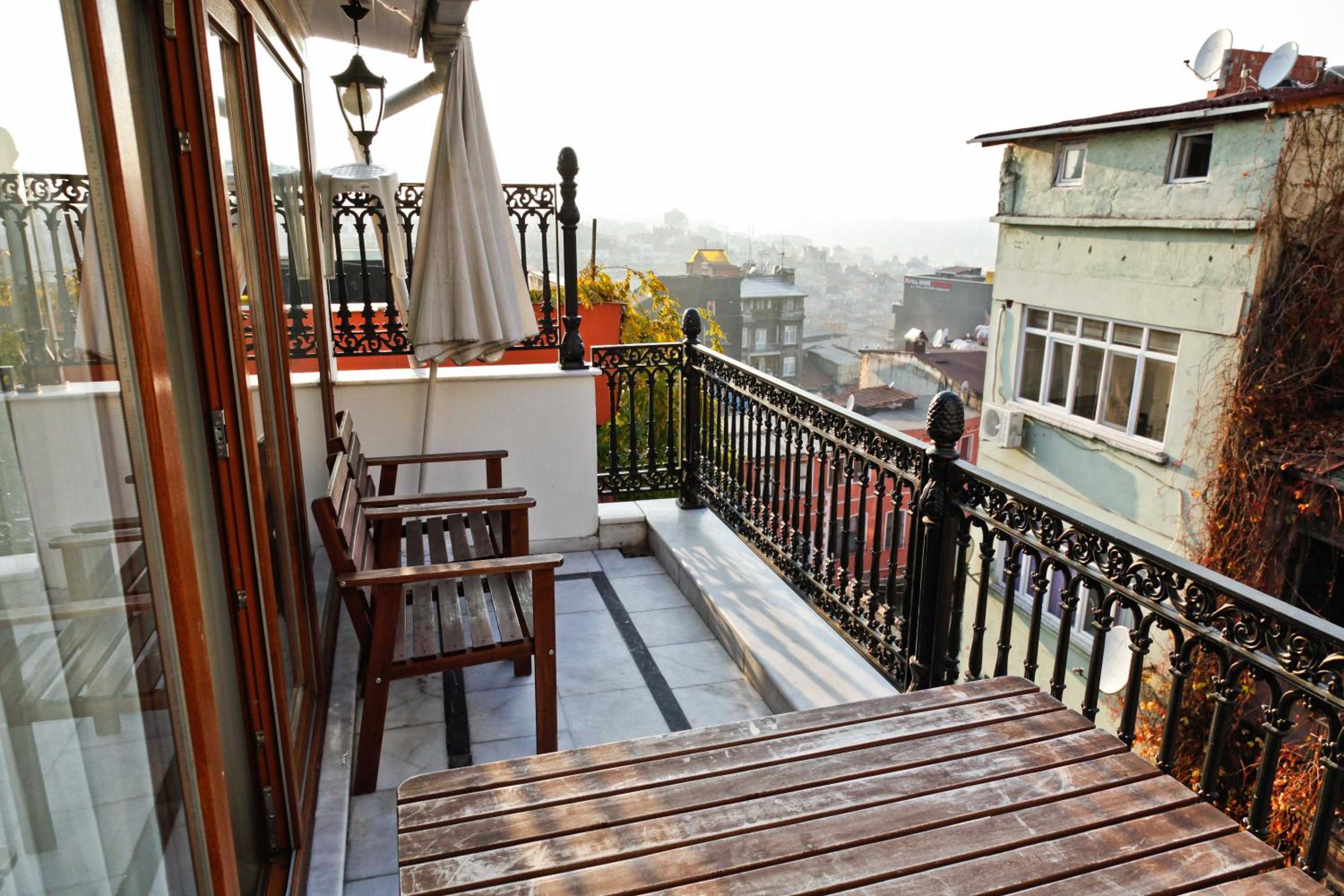 Family Room with Balcony photo 3