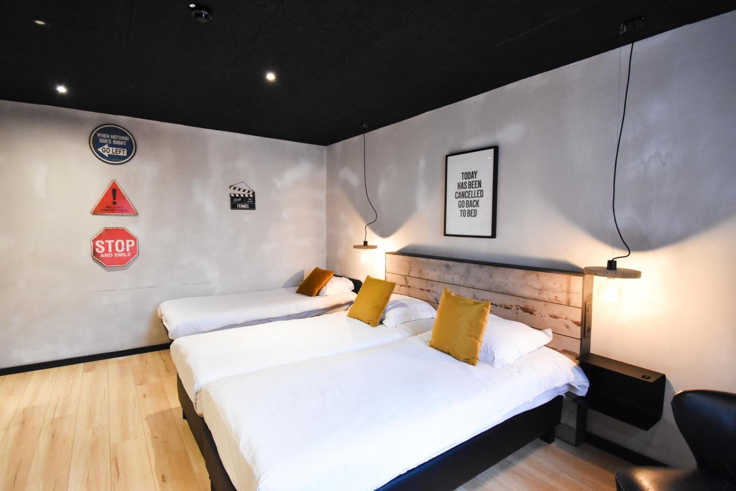 Large Room photo 2