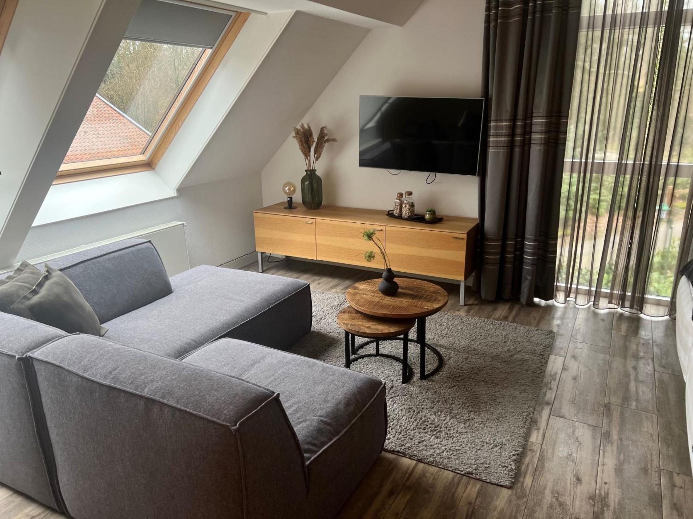Suite - Photo 10