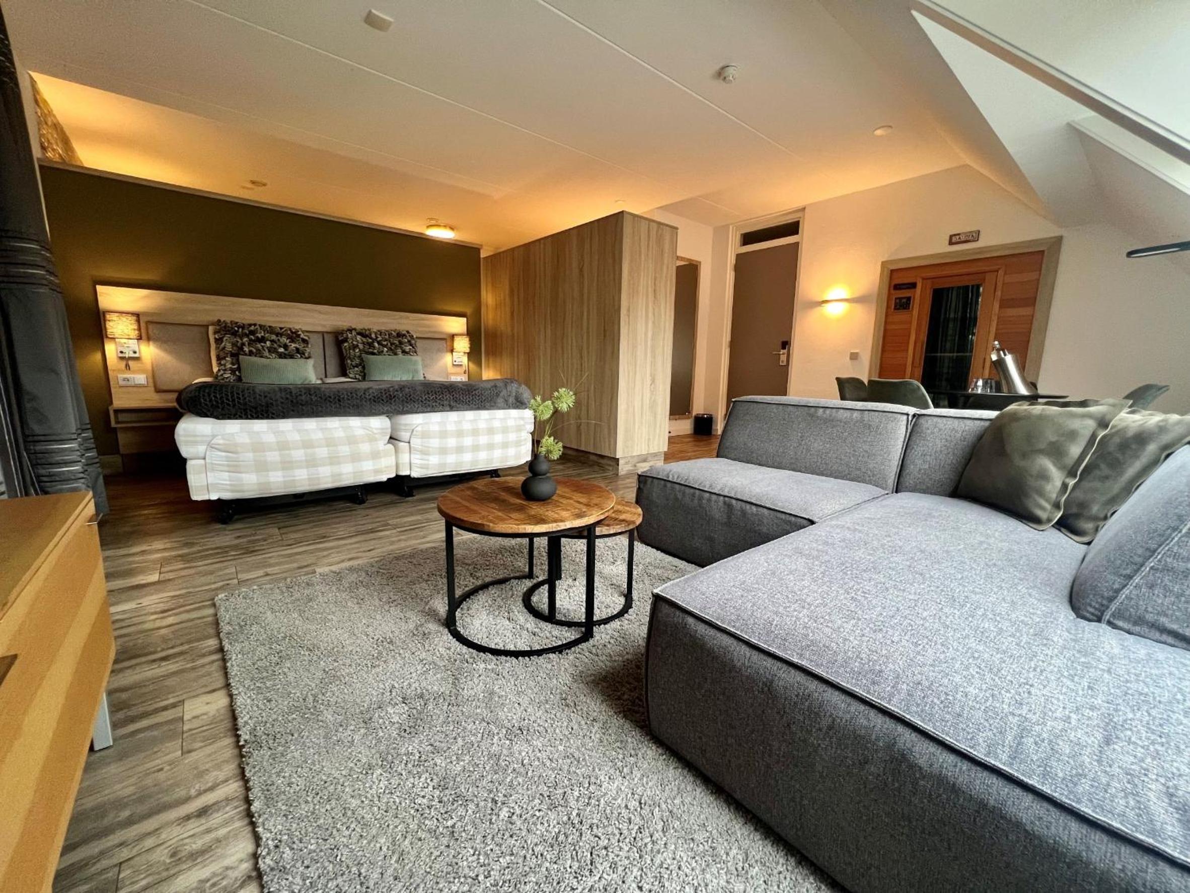 Suite - Photo 8