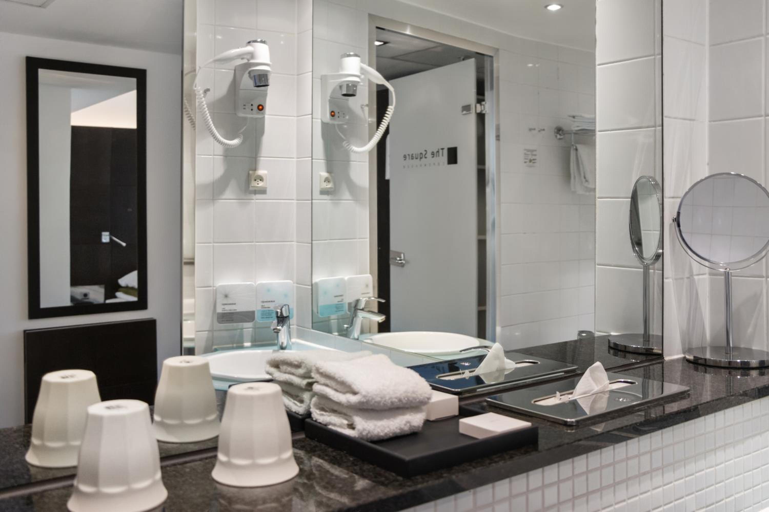 Executive King Room - Photo 12