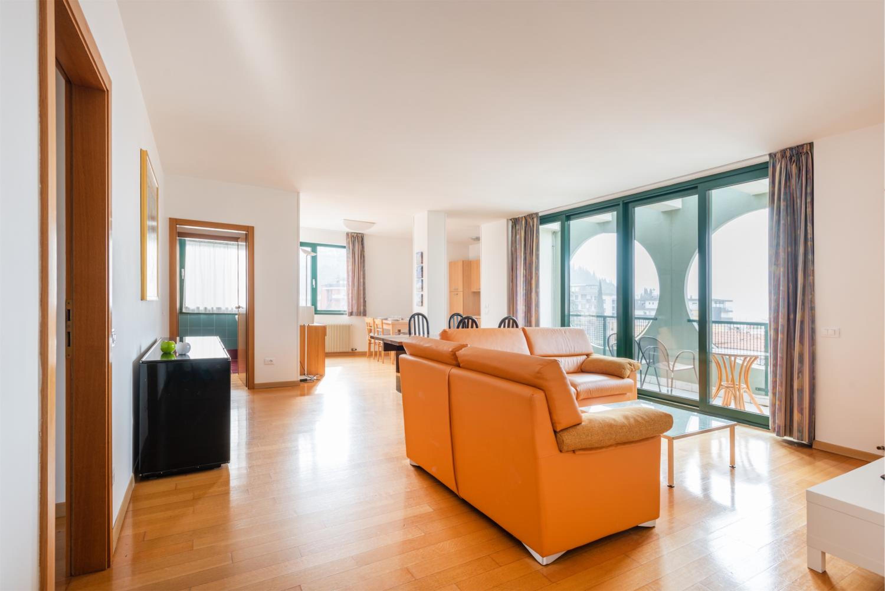 Three-Bedroom Apartment with Lake View photo 1