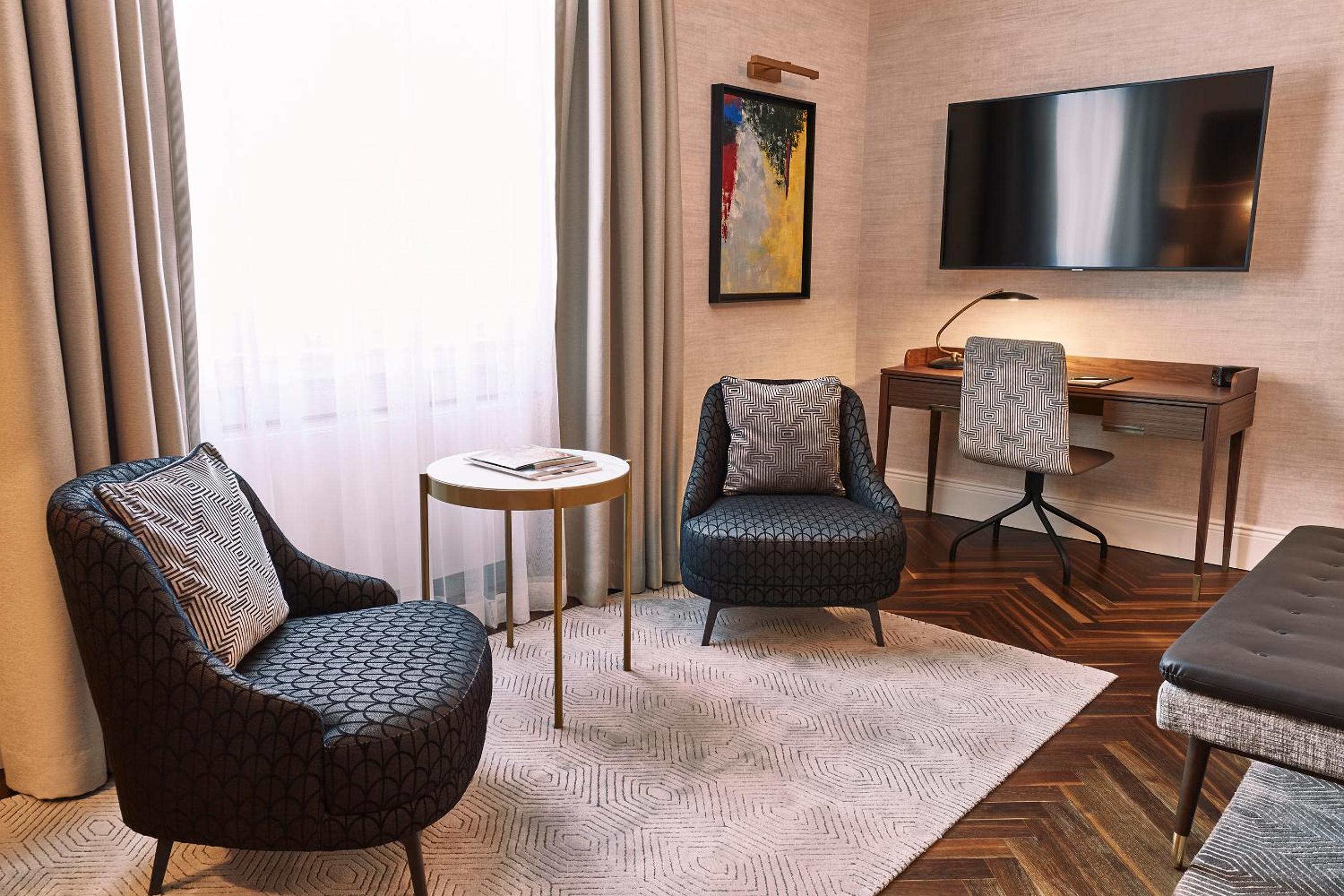Deluxe Room - Photo 8