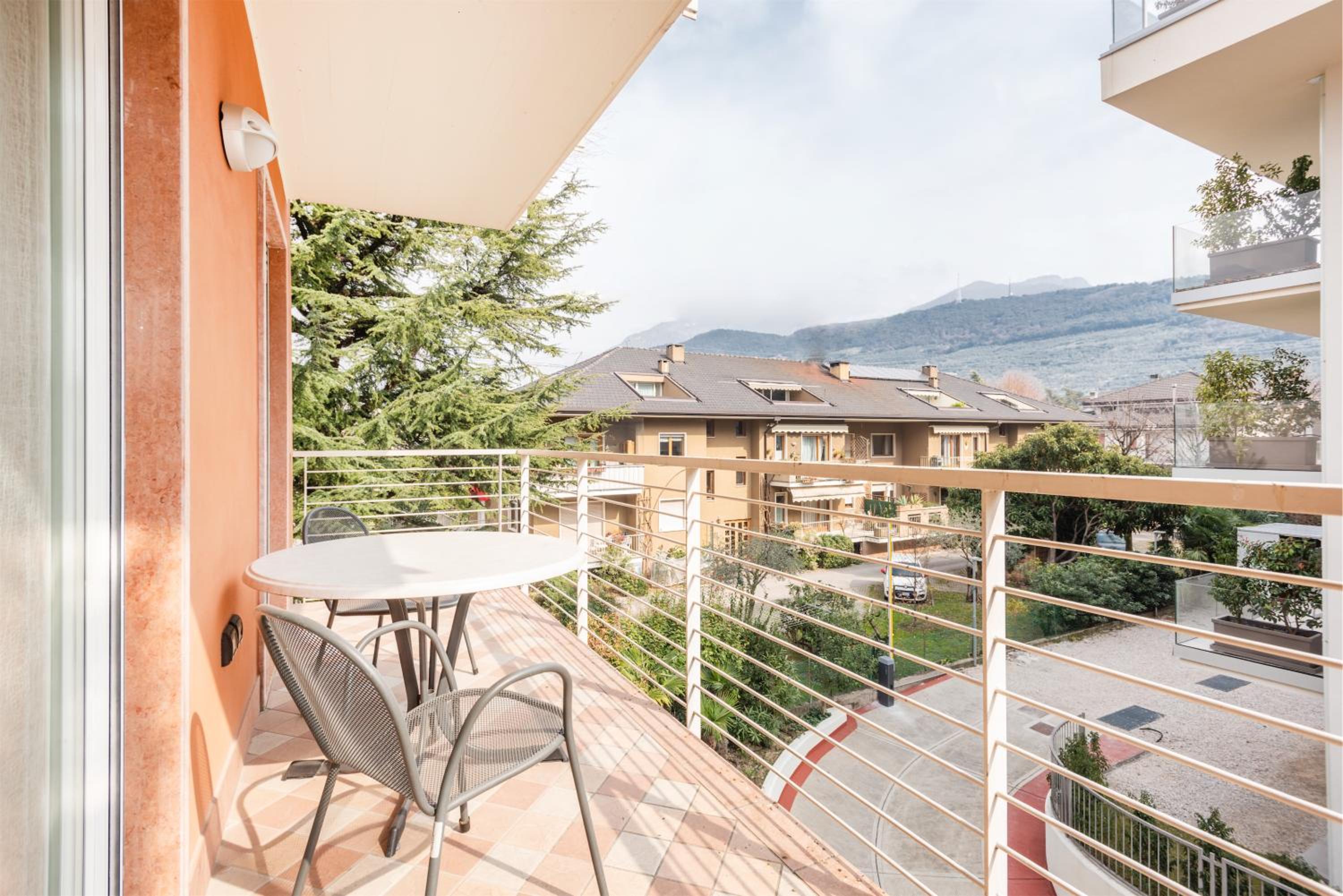 One-Bedroom Apartment with Balcony - Separate Building photo 3