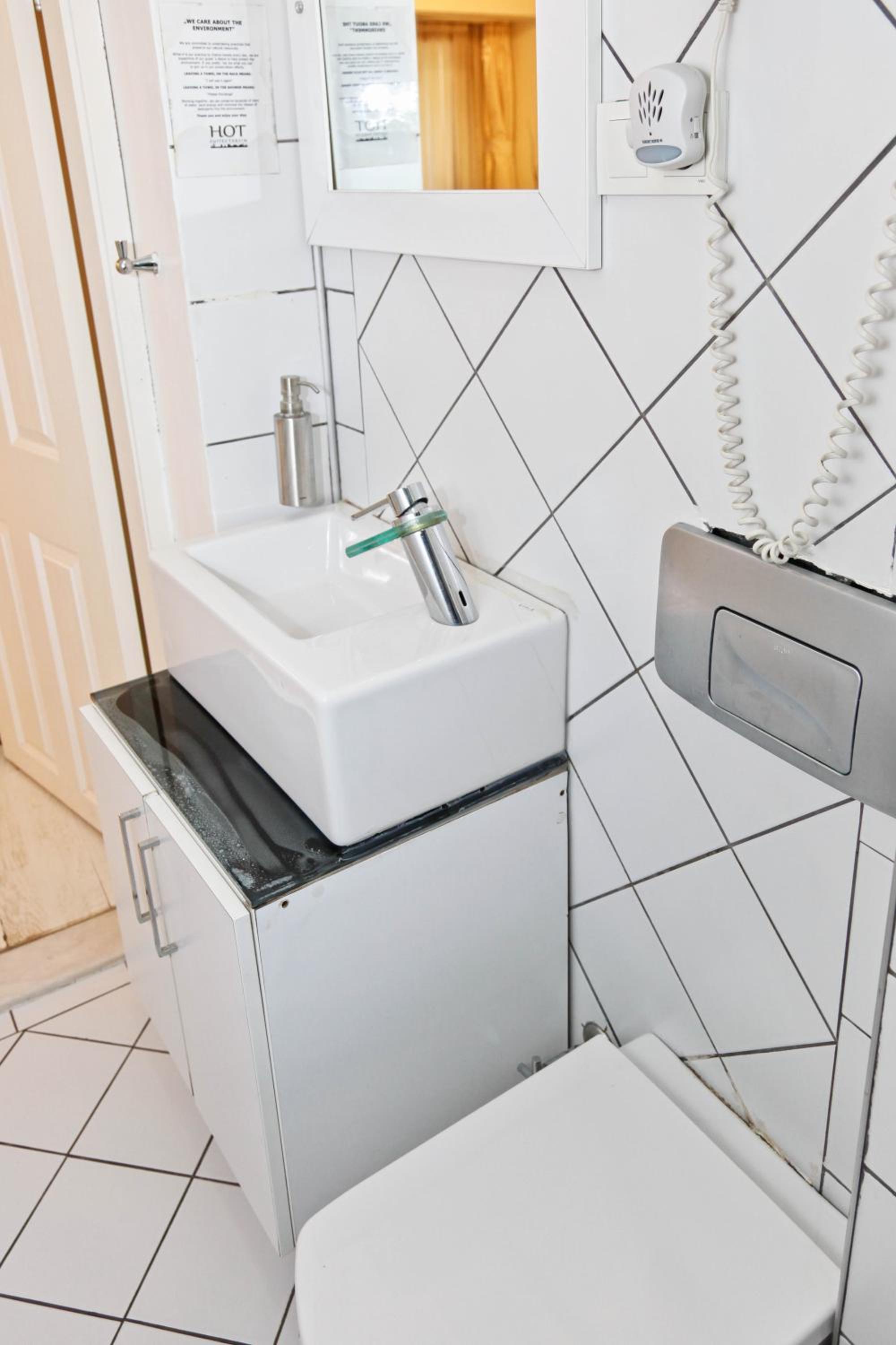 Small Double or Twin Room photo 3