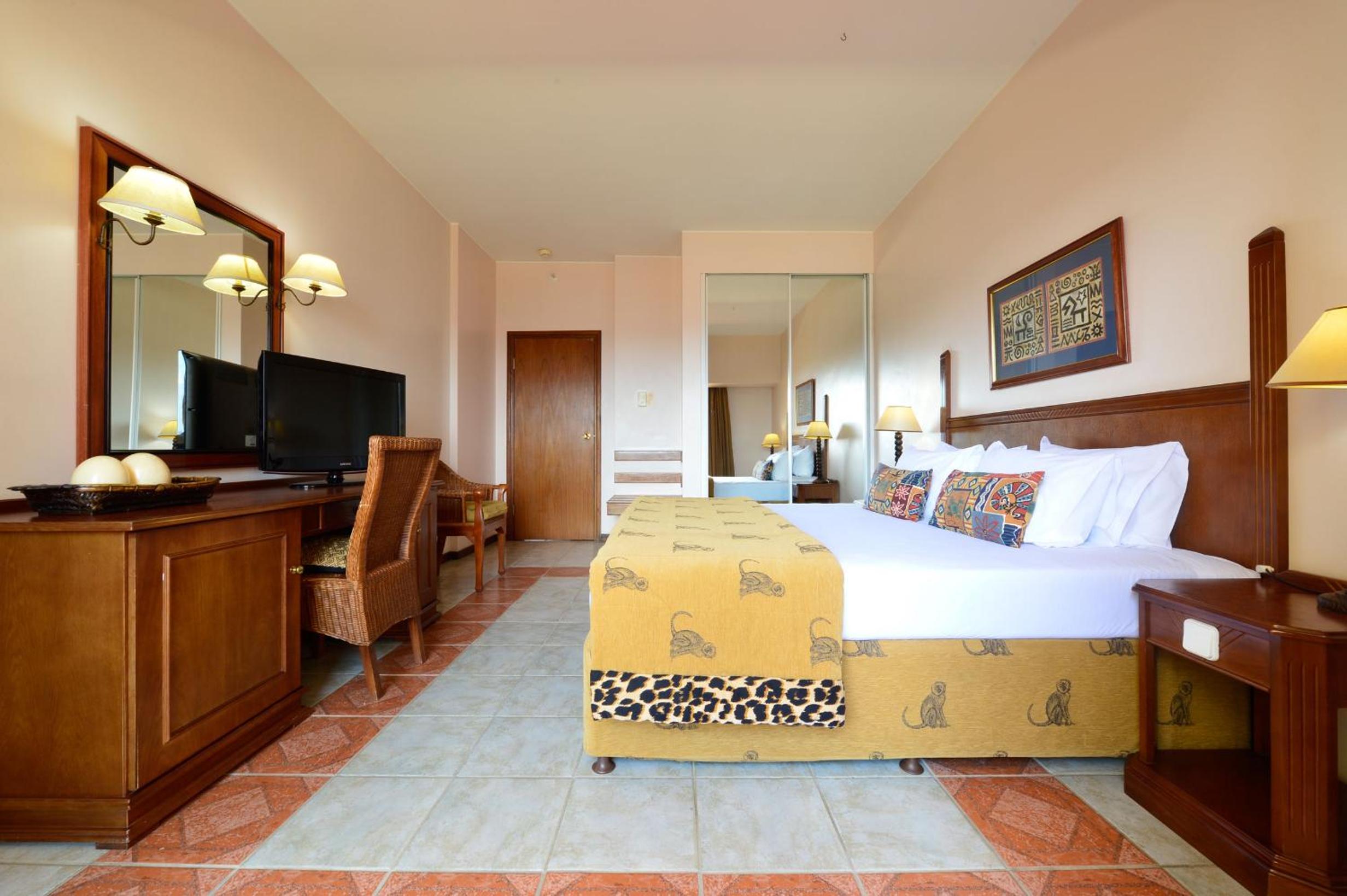 Executive Suite - Photo 3