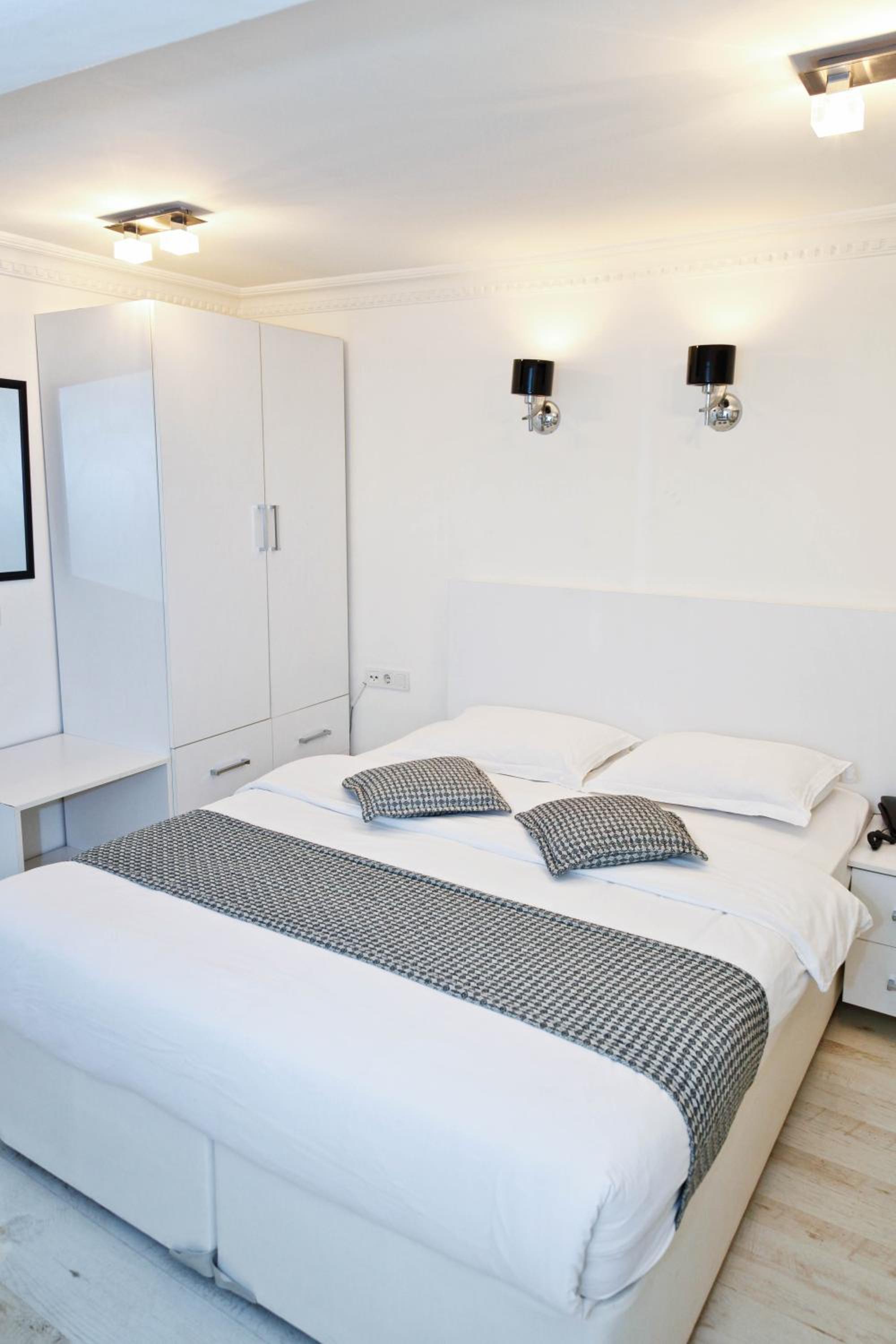 Small Double or Twin Room photo 1