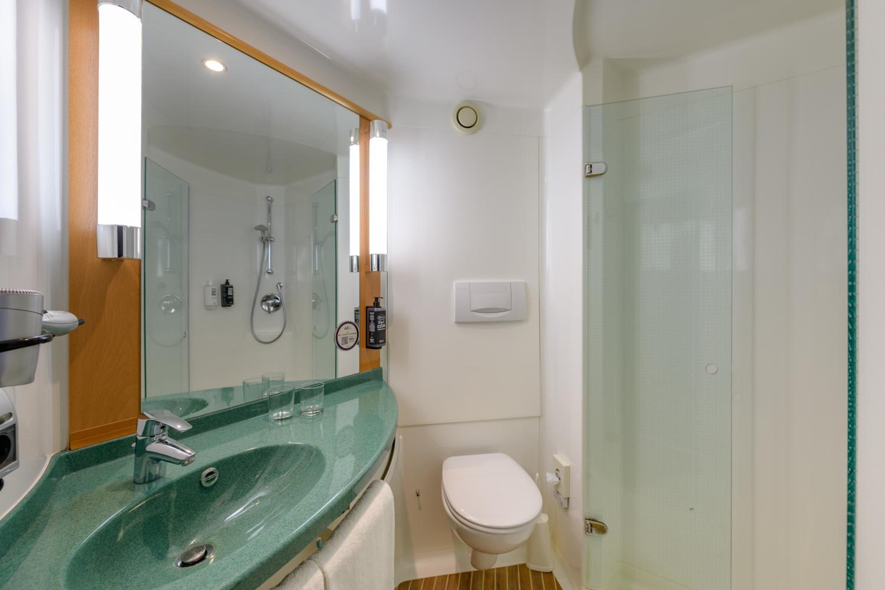 Standard Double Room - Photo 4
