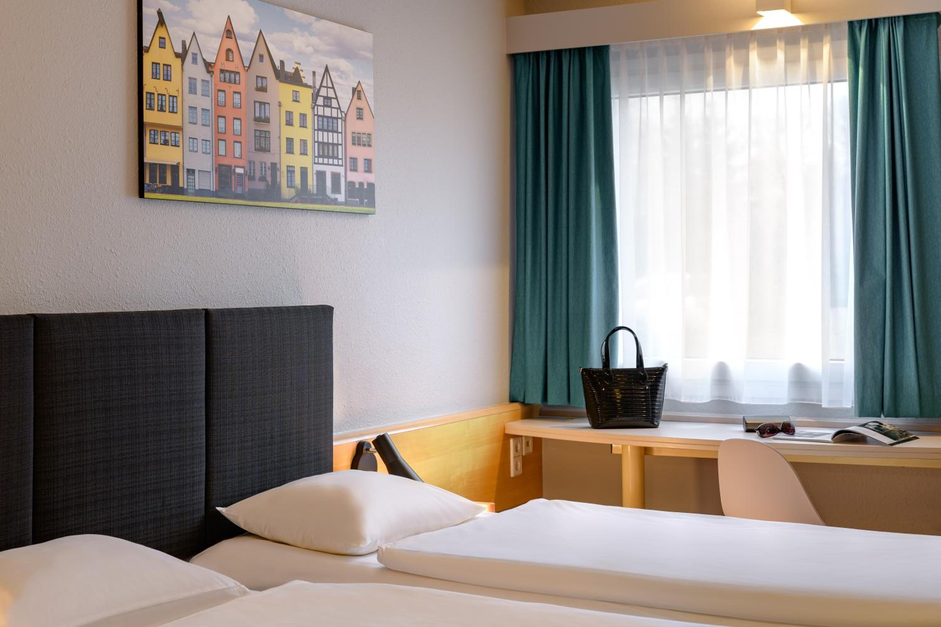 Standard Twin Room - Photo 4