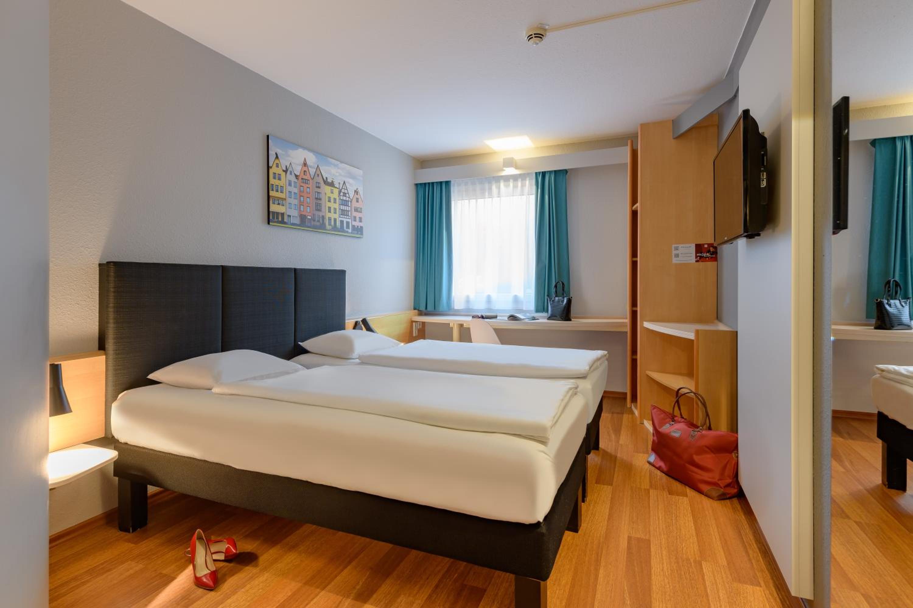 Standard Twin Room - Photo 2