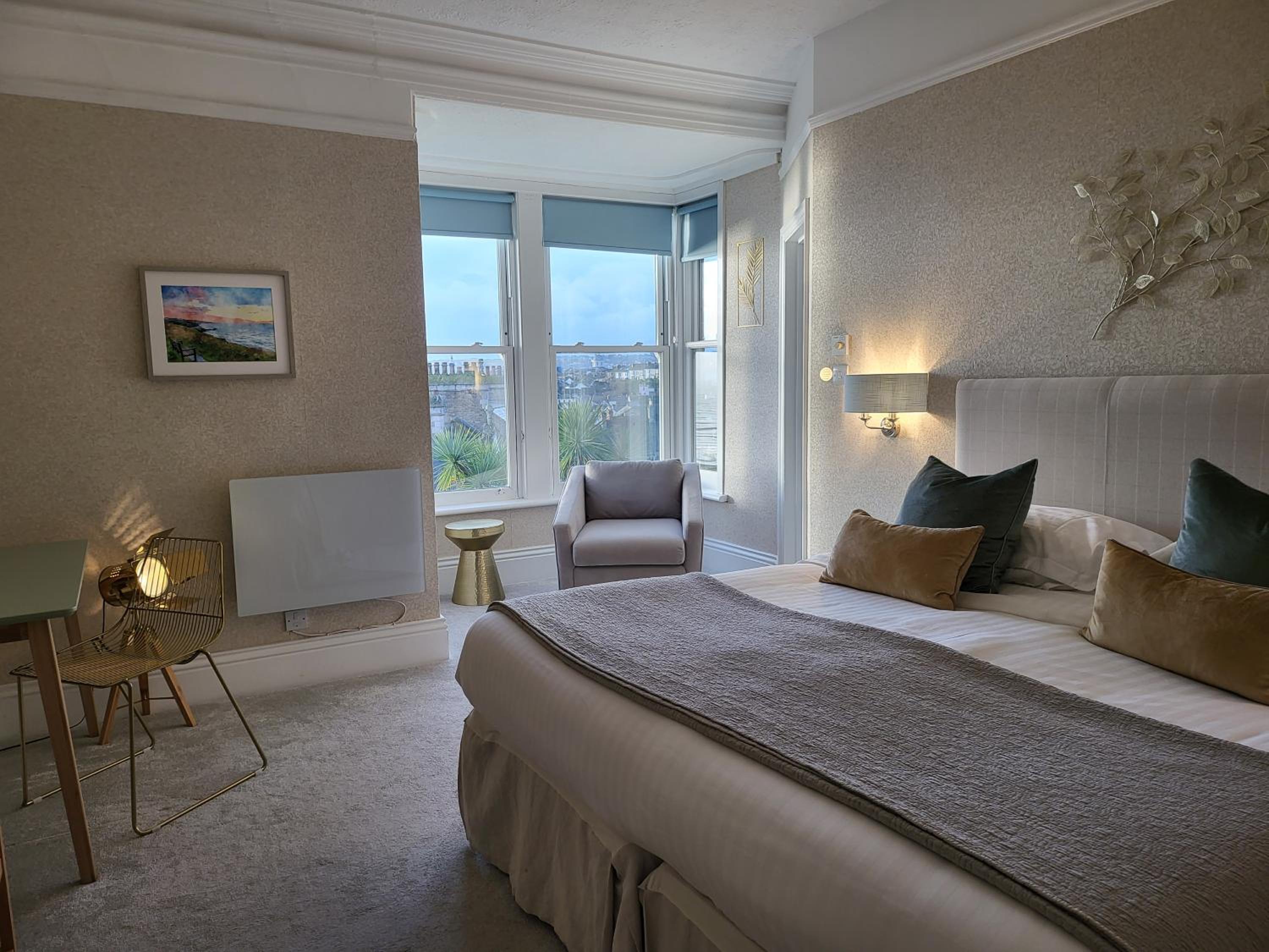 Superior Deluxe Double or Twin Room  photo 2