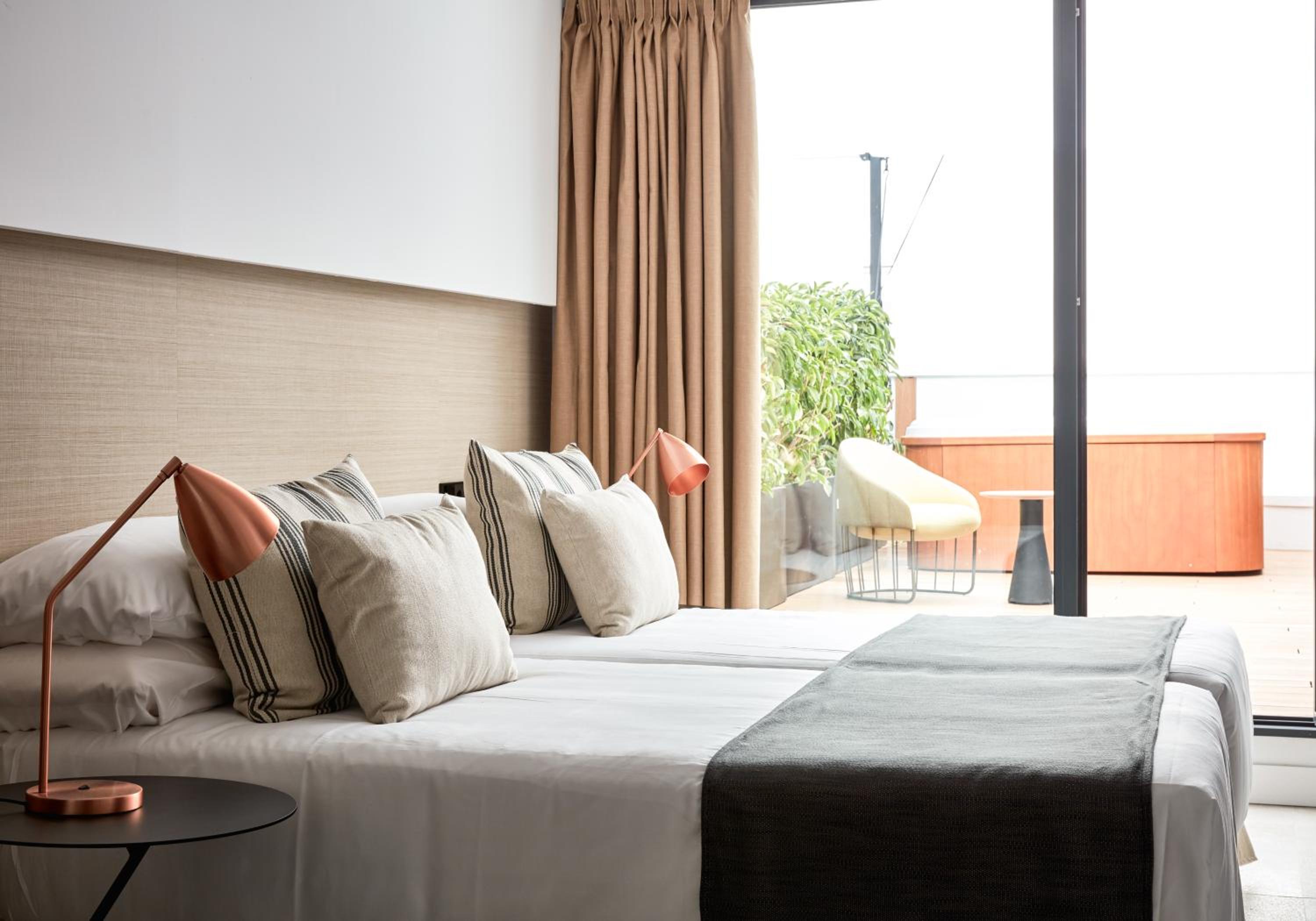 Habitación Doble o Twin Deluxe con Bañera de Hidromasaje y Patio