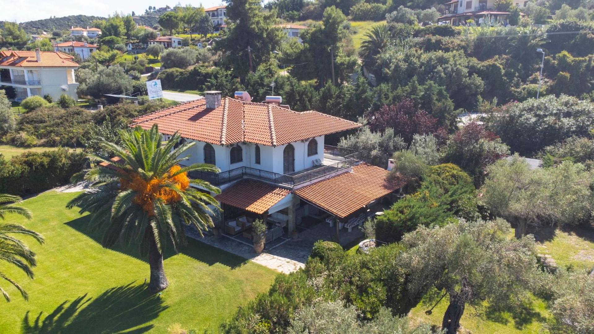 Villa photo 2