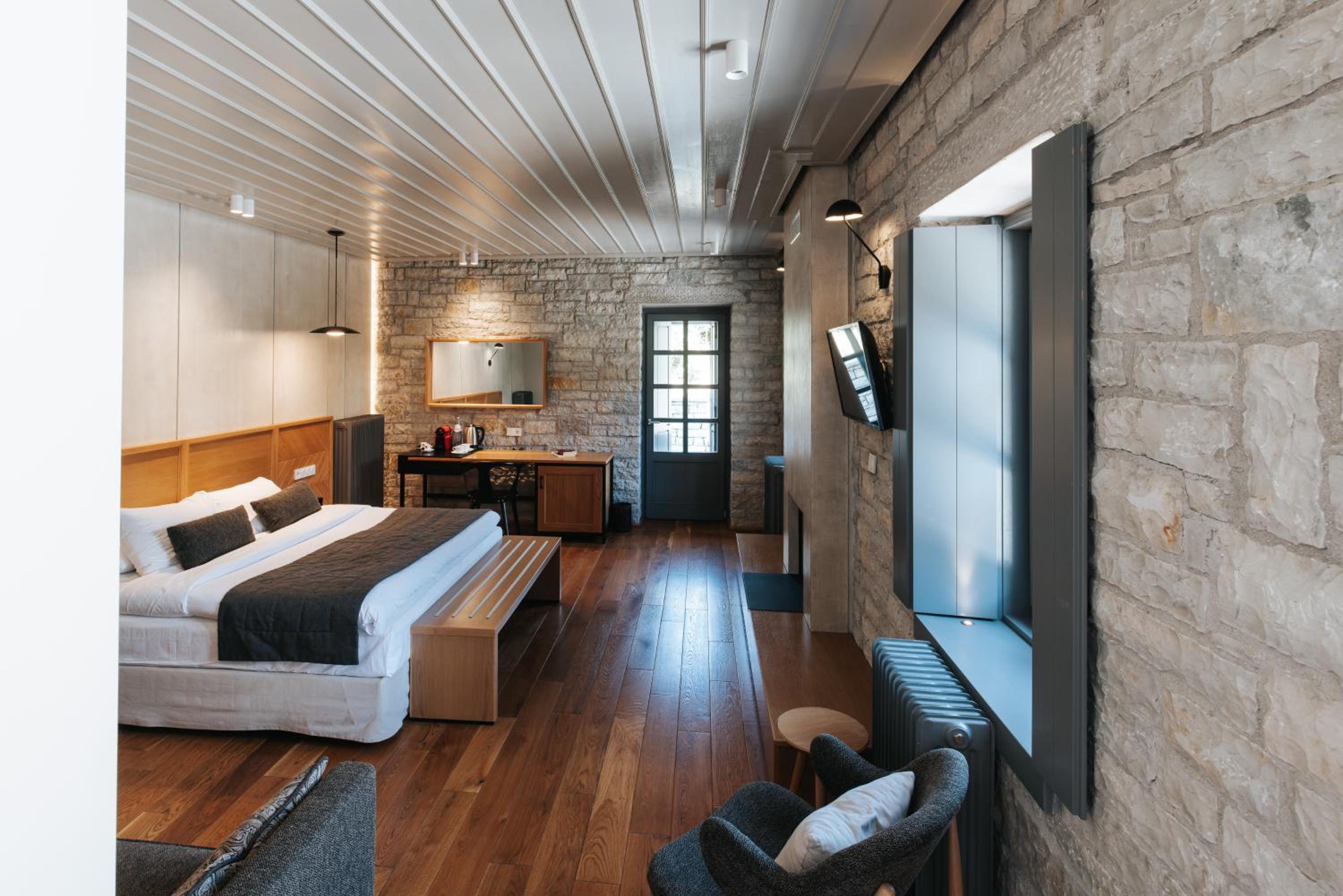Junior Suite with Mountain View