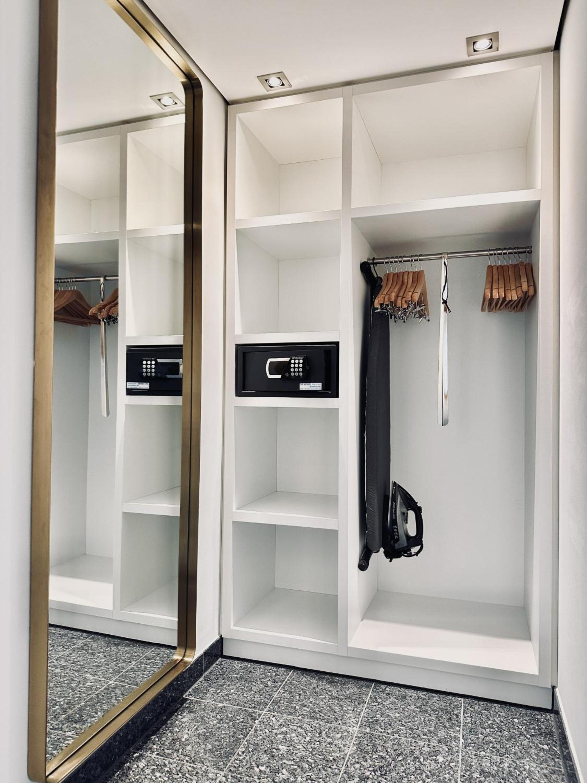 Classic Triple Room - Photo 19