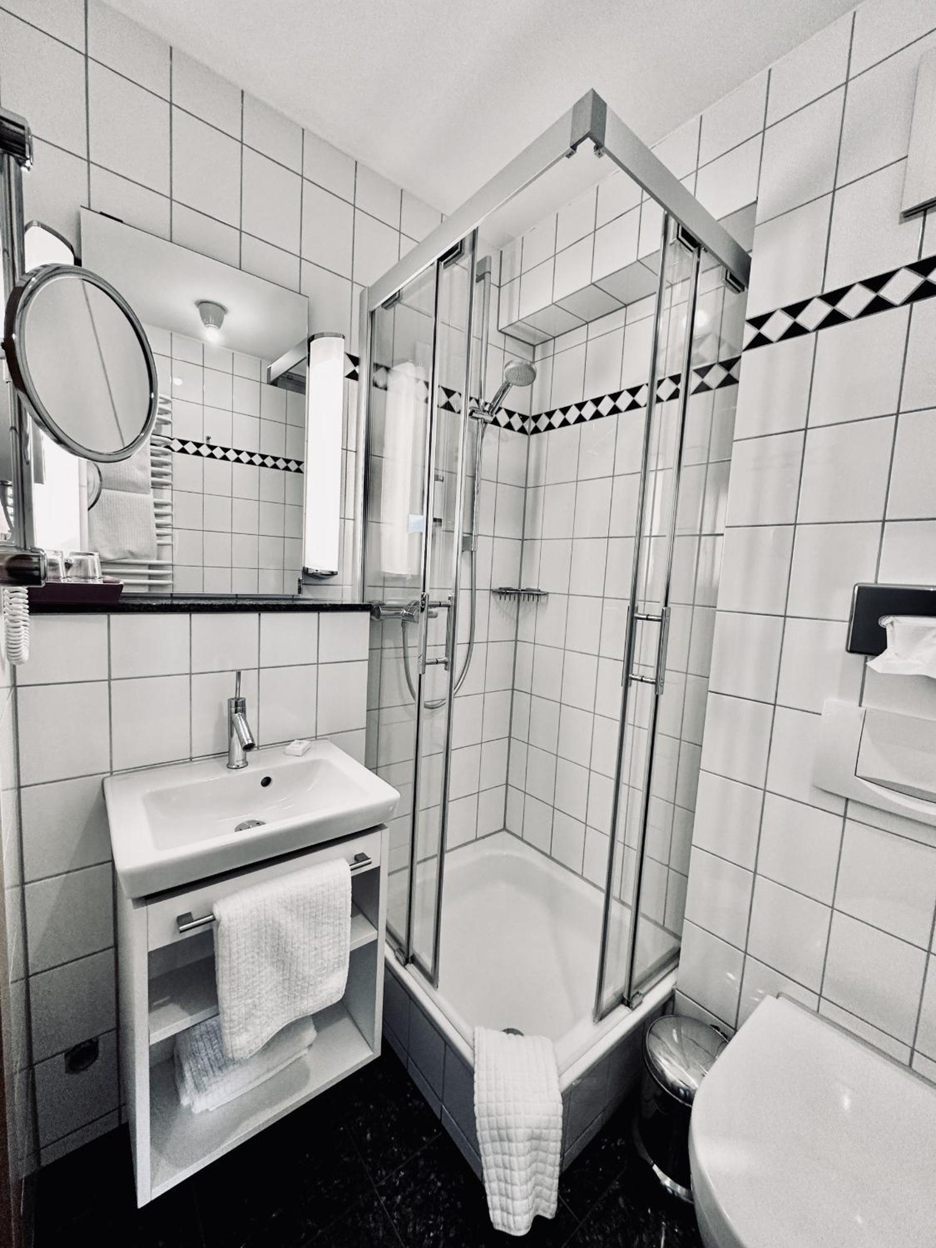 Classic Triple Room - Photo 21
