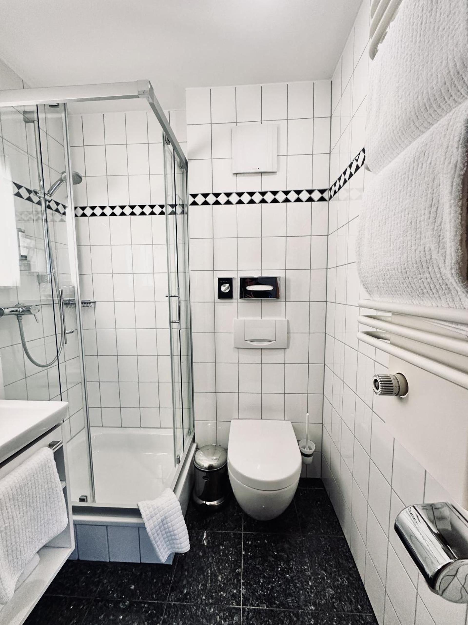 Classic Triple Room - Photo 18