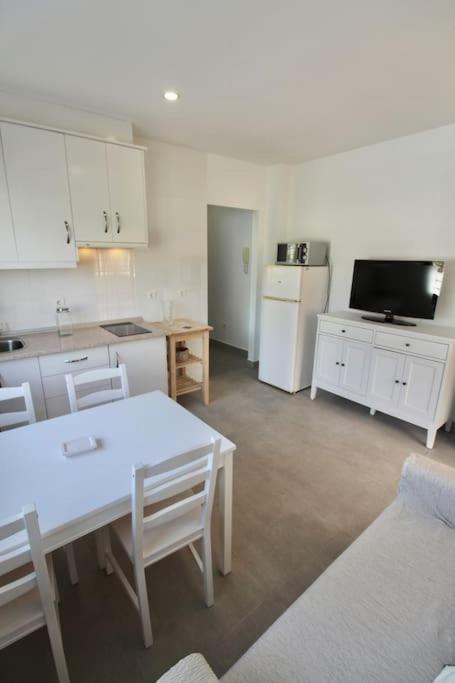 Three-Bedroom Apartment photo 2