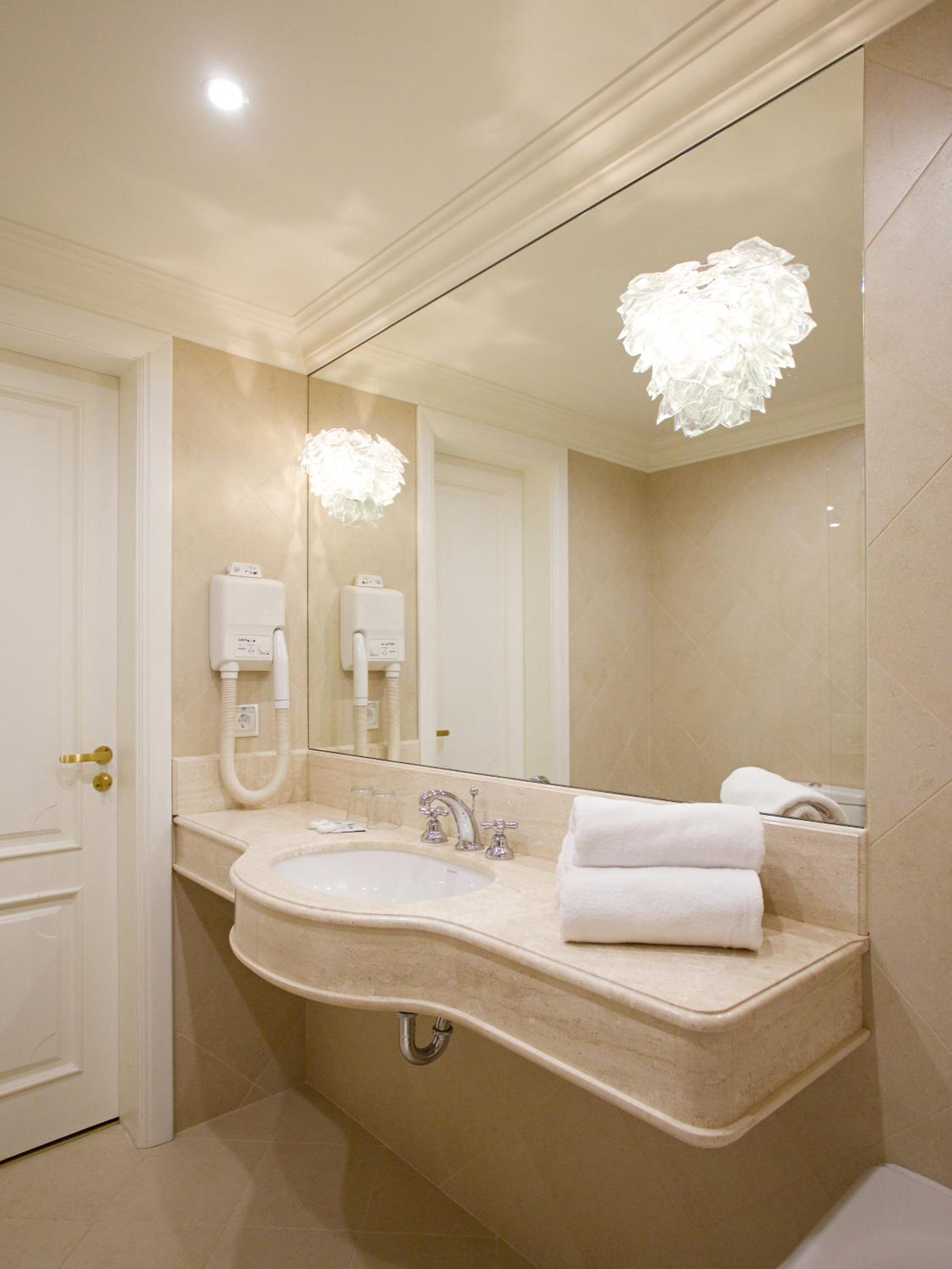 Classic Double or Twin Room photo 3