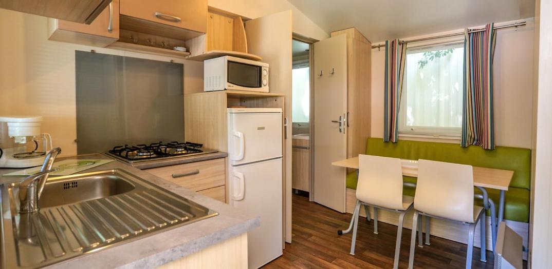 Mobile Home photo 3