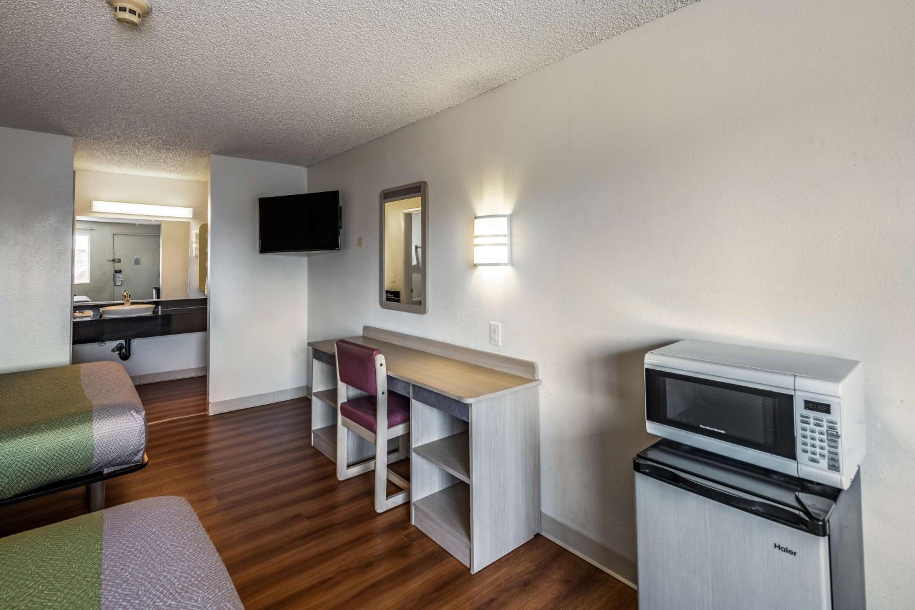 Queen Room with Two Queen Beds - Disability Access - Roll In Shower - Photo 5