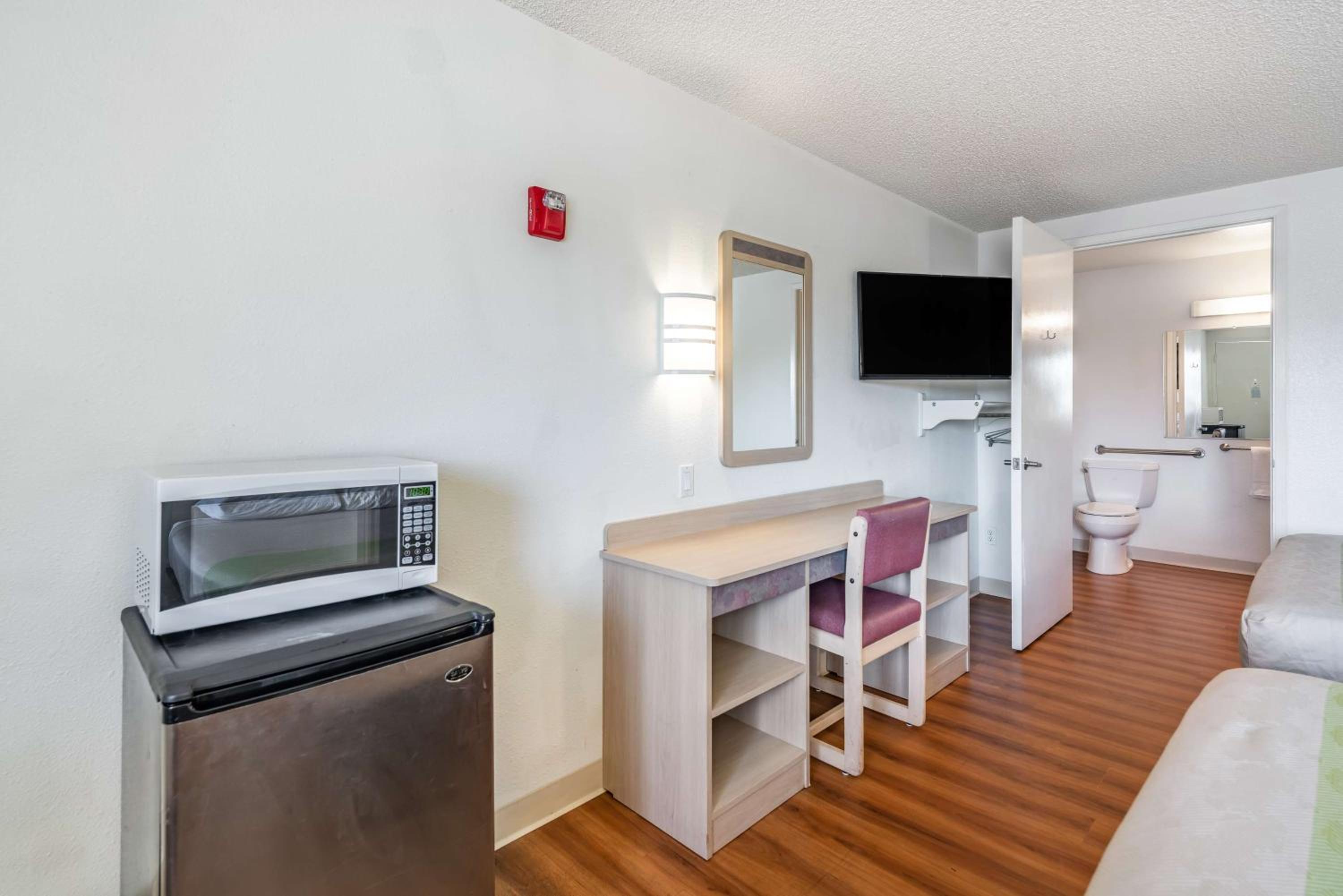 Queen Room with Two Queen Beds - Disability Access - Roll In Shower - Photo 4