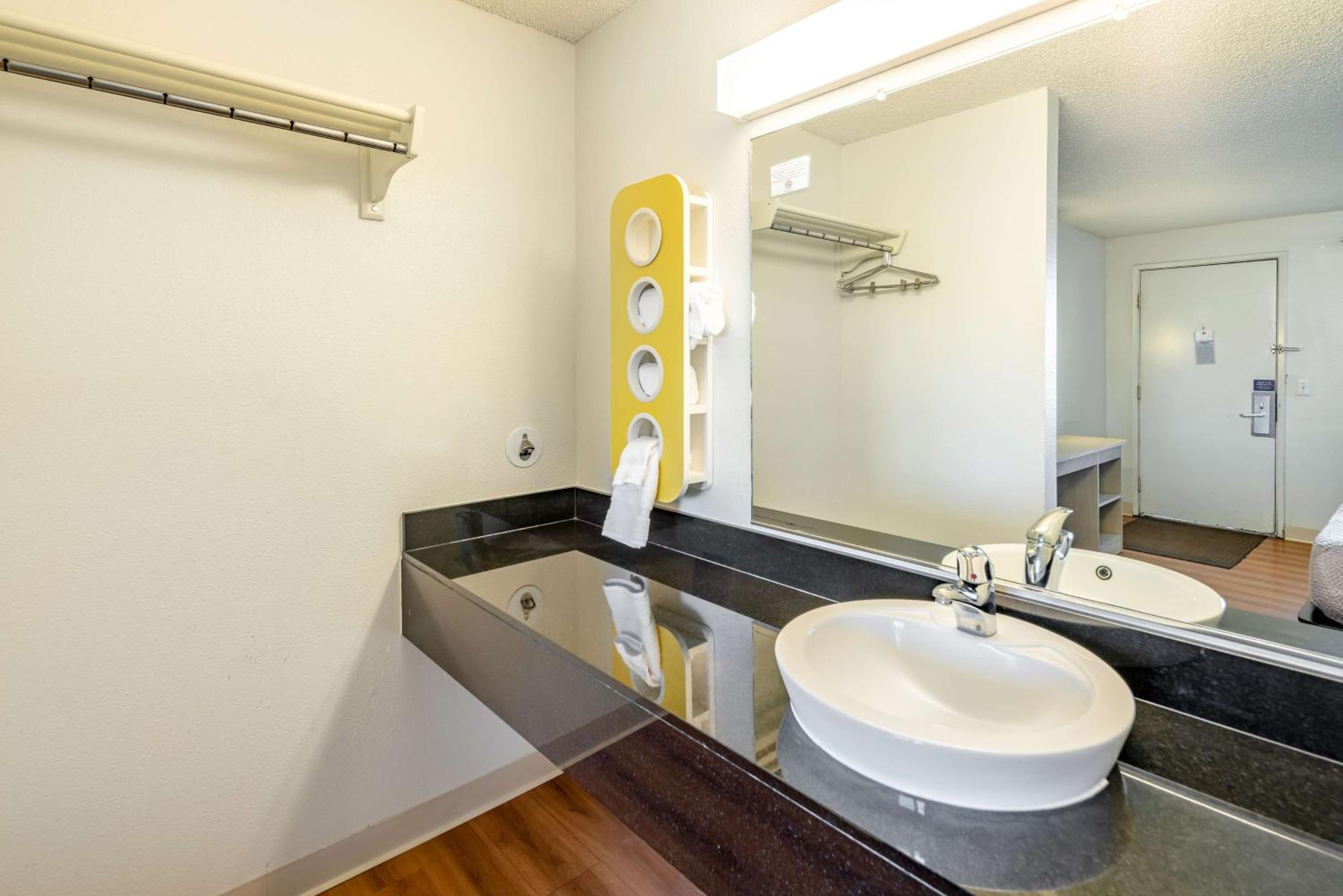 Queen Room with Two Queen Beds - Disability Access - Roll In Shower - Photo 3
