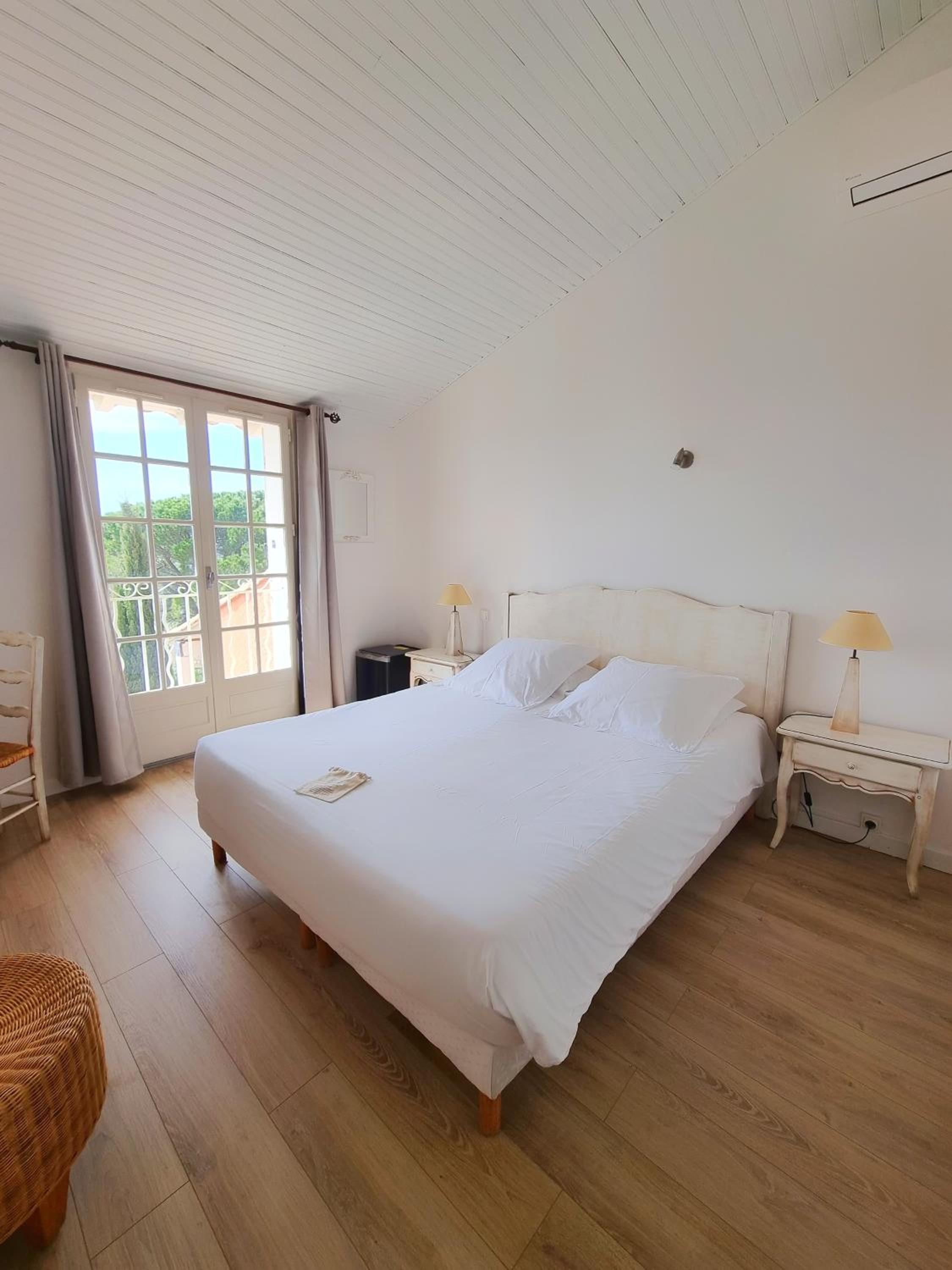 Classic Double Room - Photo 11