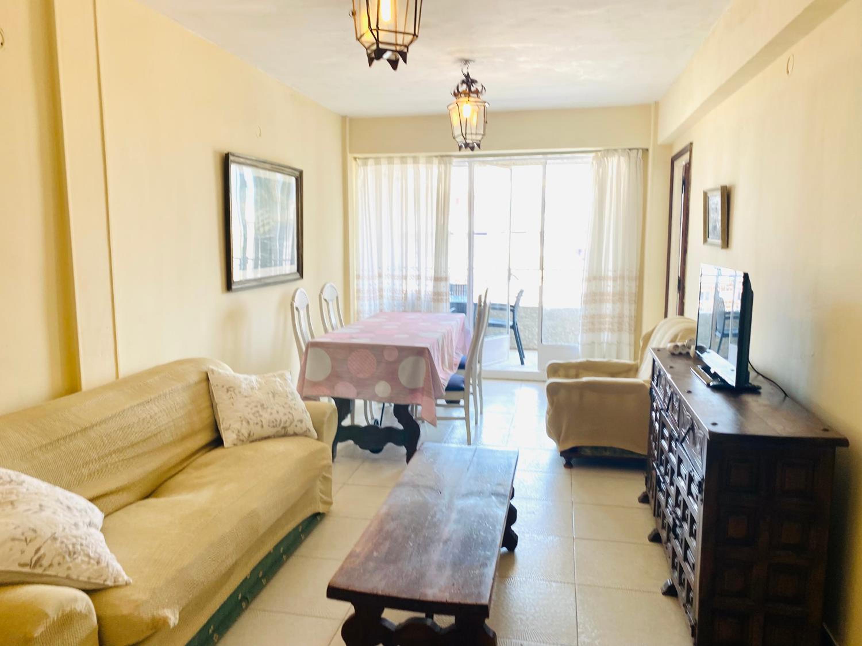 Apartamento de tres habitaciones con vista al mar
