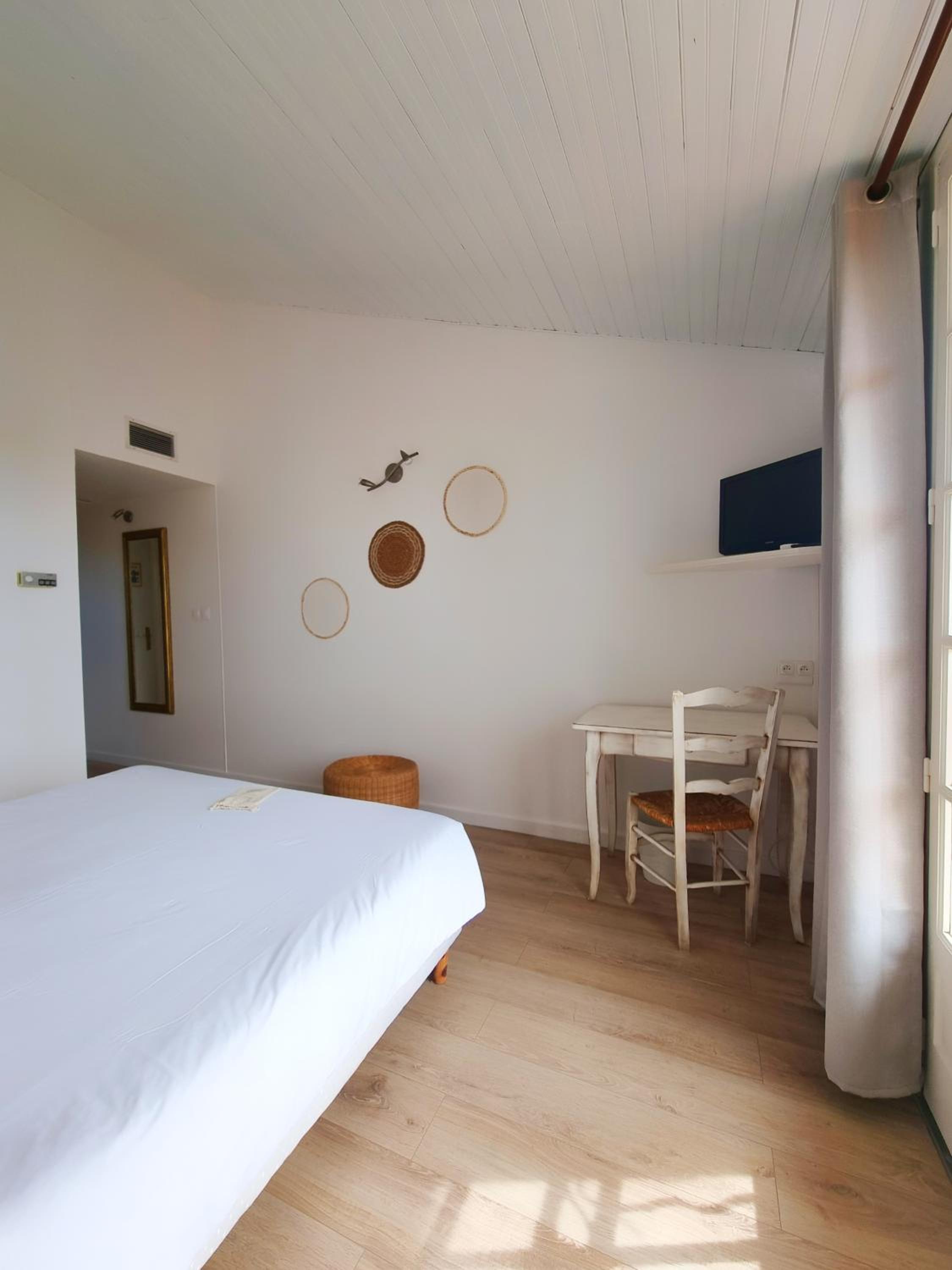 Classic Double Room - Photo 9