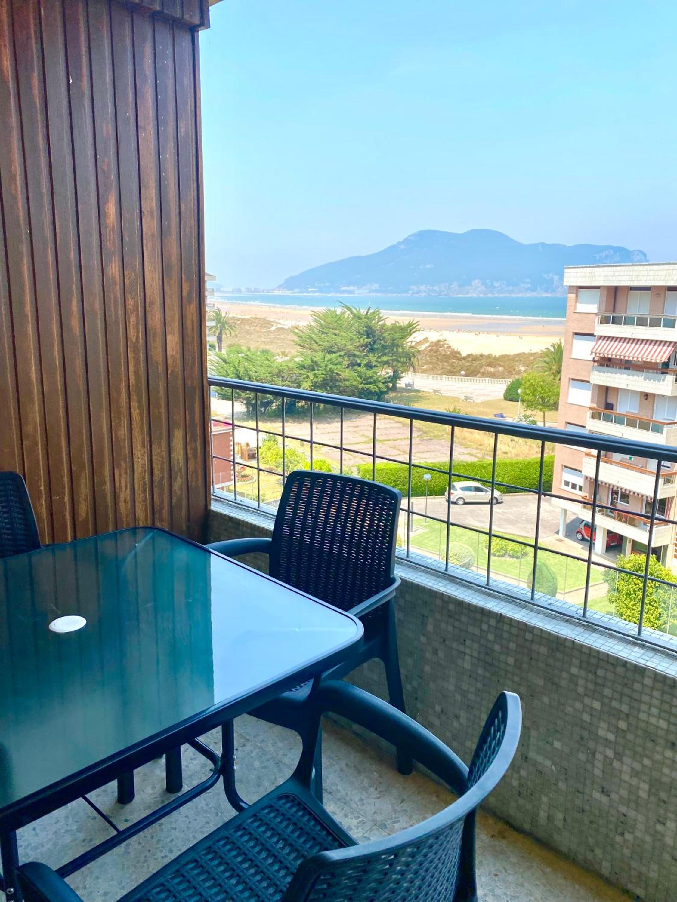 Three-Bedroom Apartment with Sea View photo 2