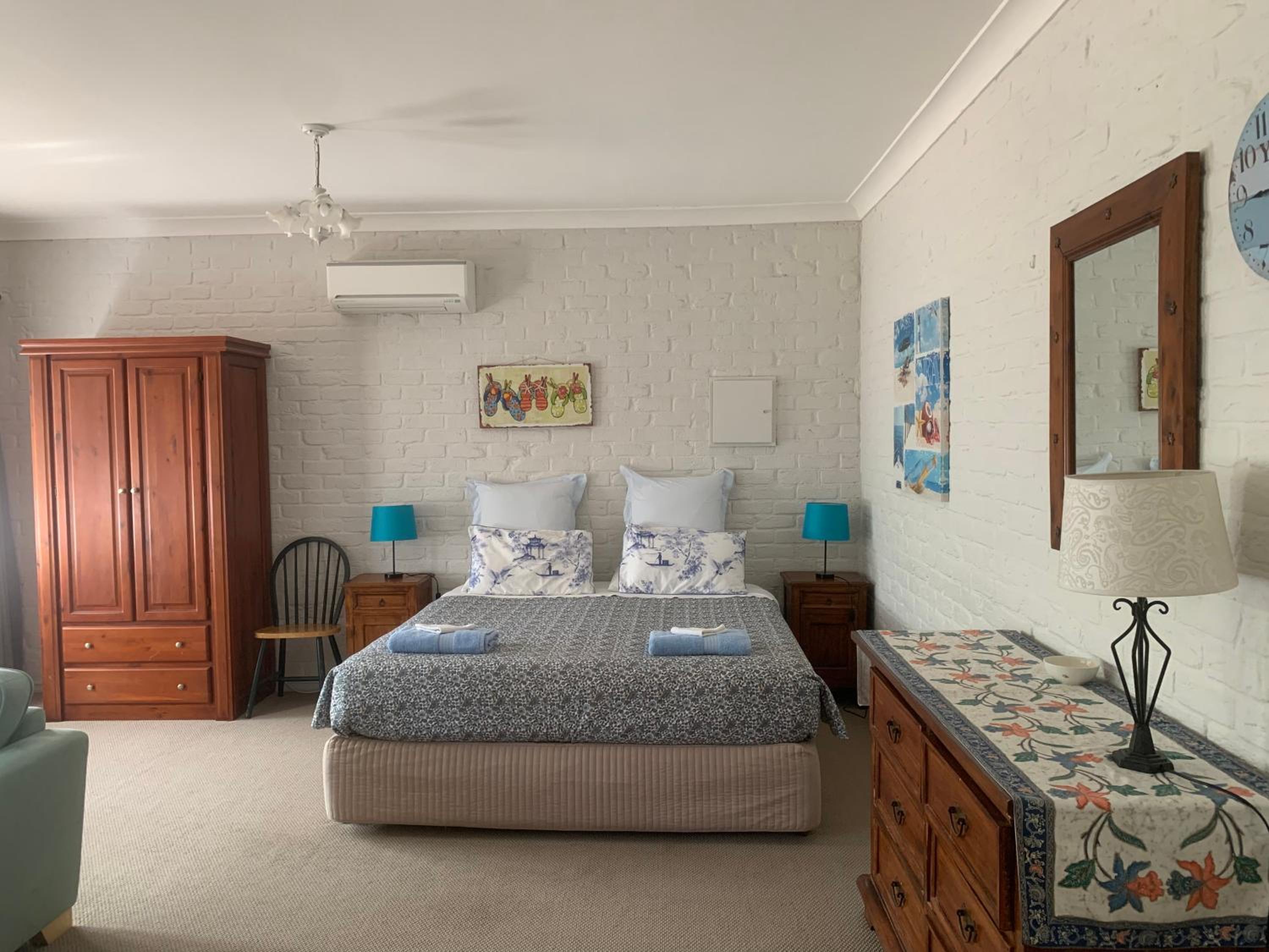 Studio Apartment - Photo 32