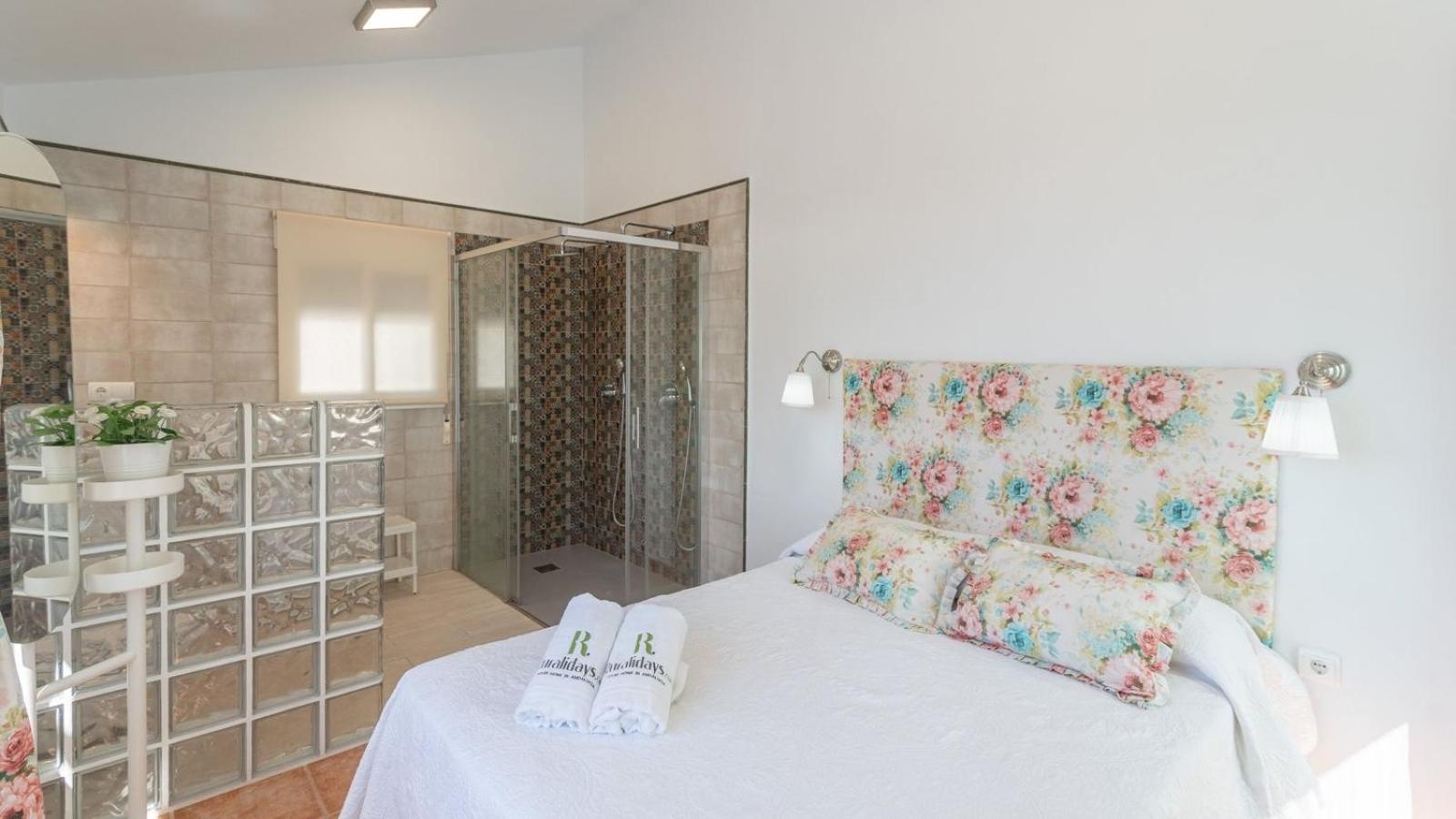 Four-Bedroom Villa photo 3