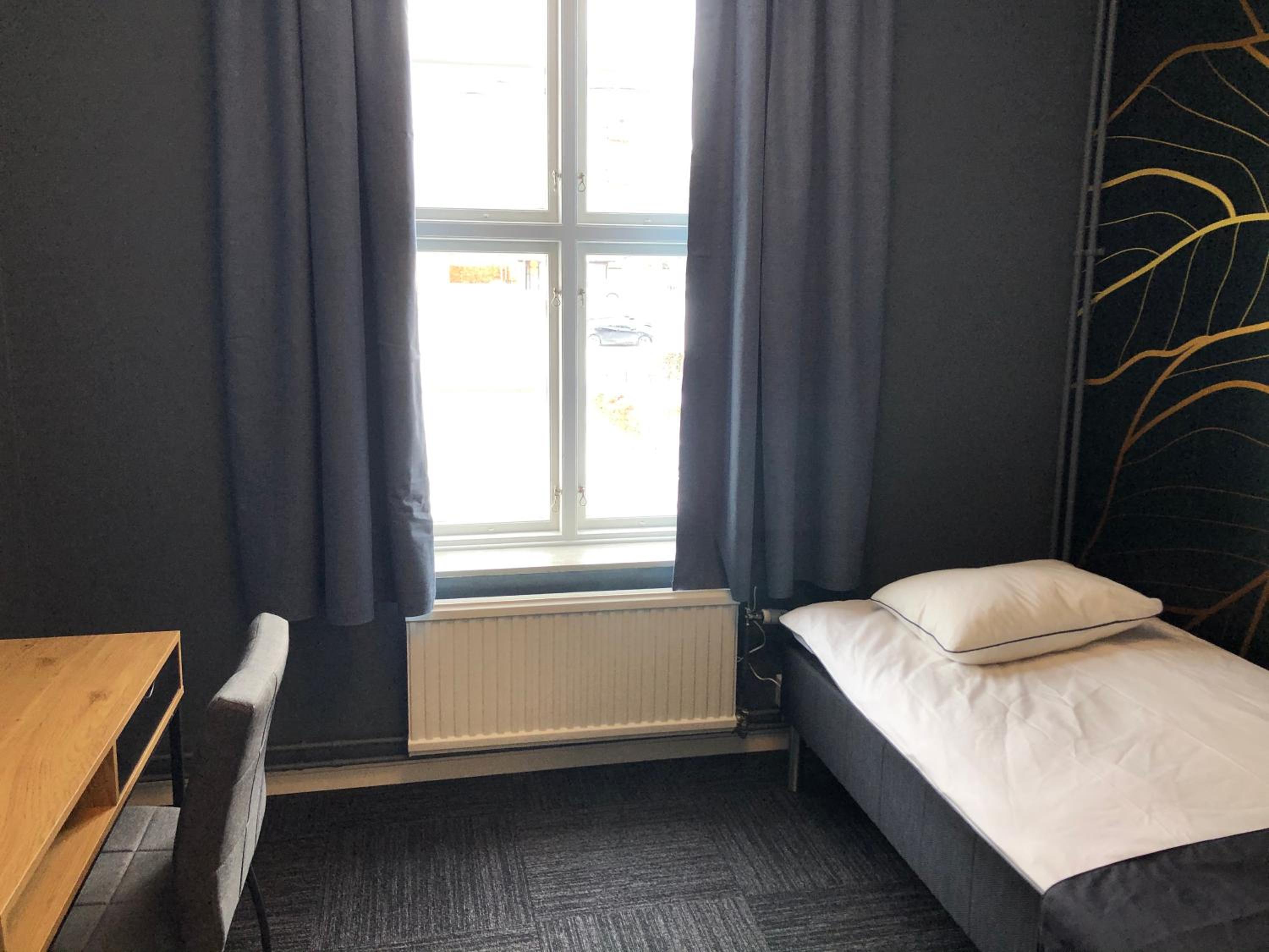 Single Room with Shared Shower and Toilet photo 3