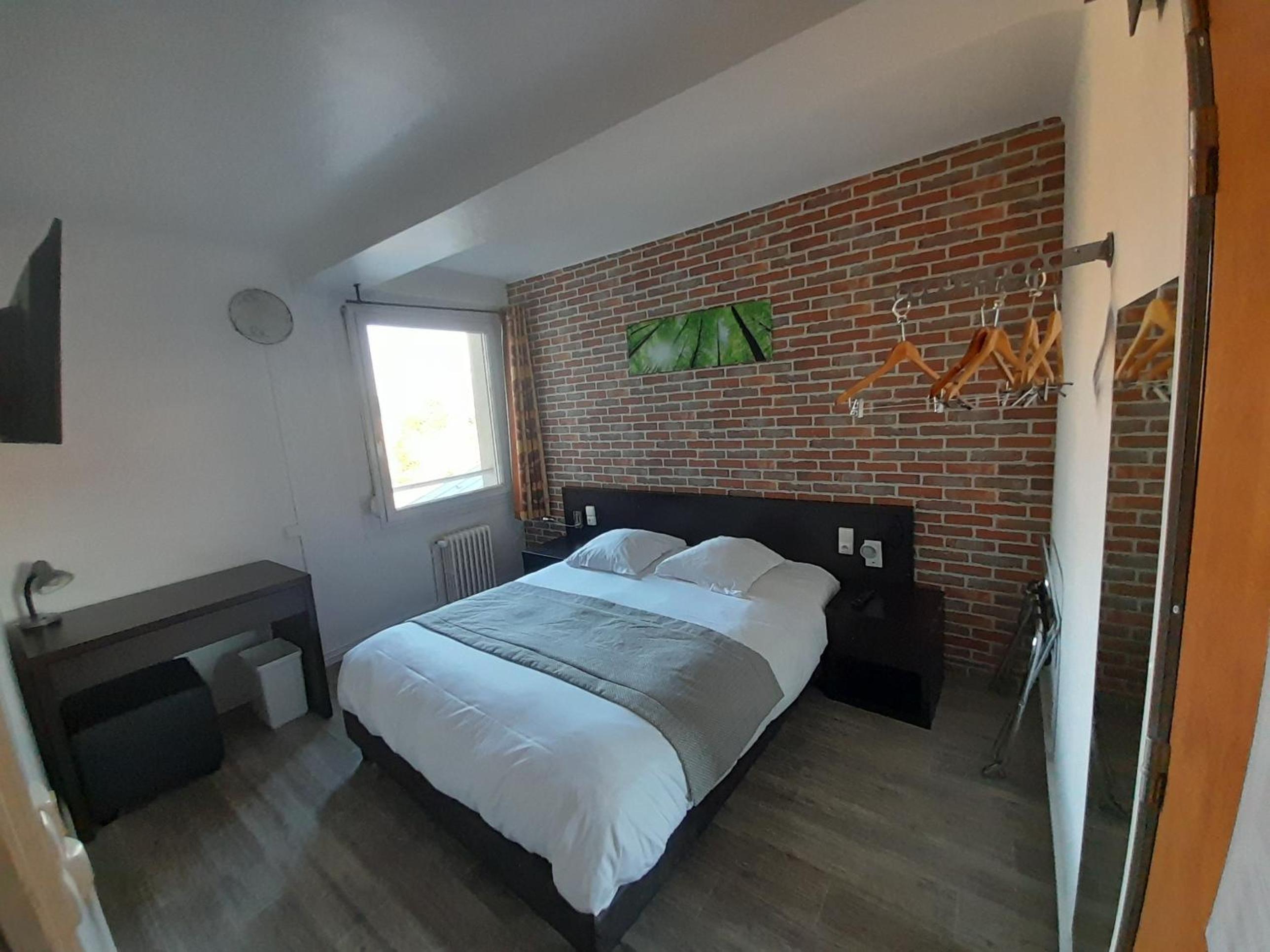 Double Room - Disability Access photo 3
