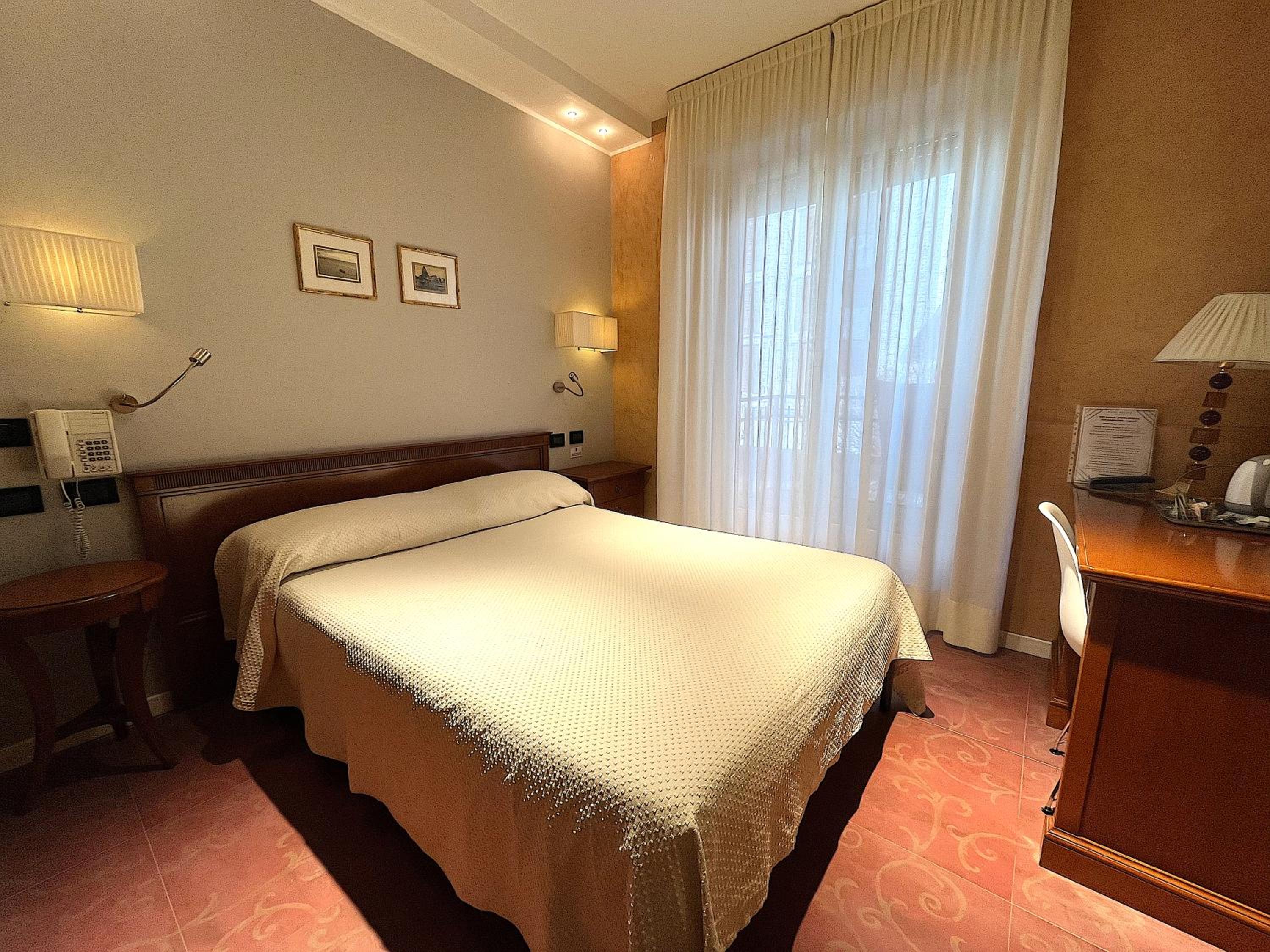 Small Double Room - Photo 5