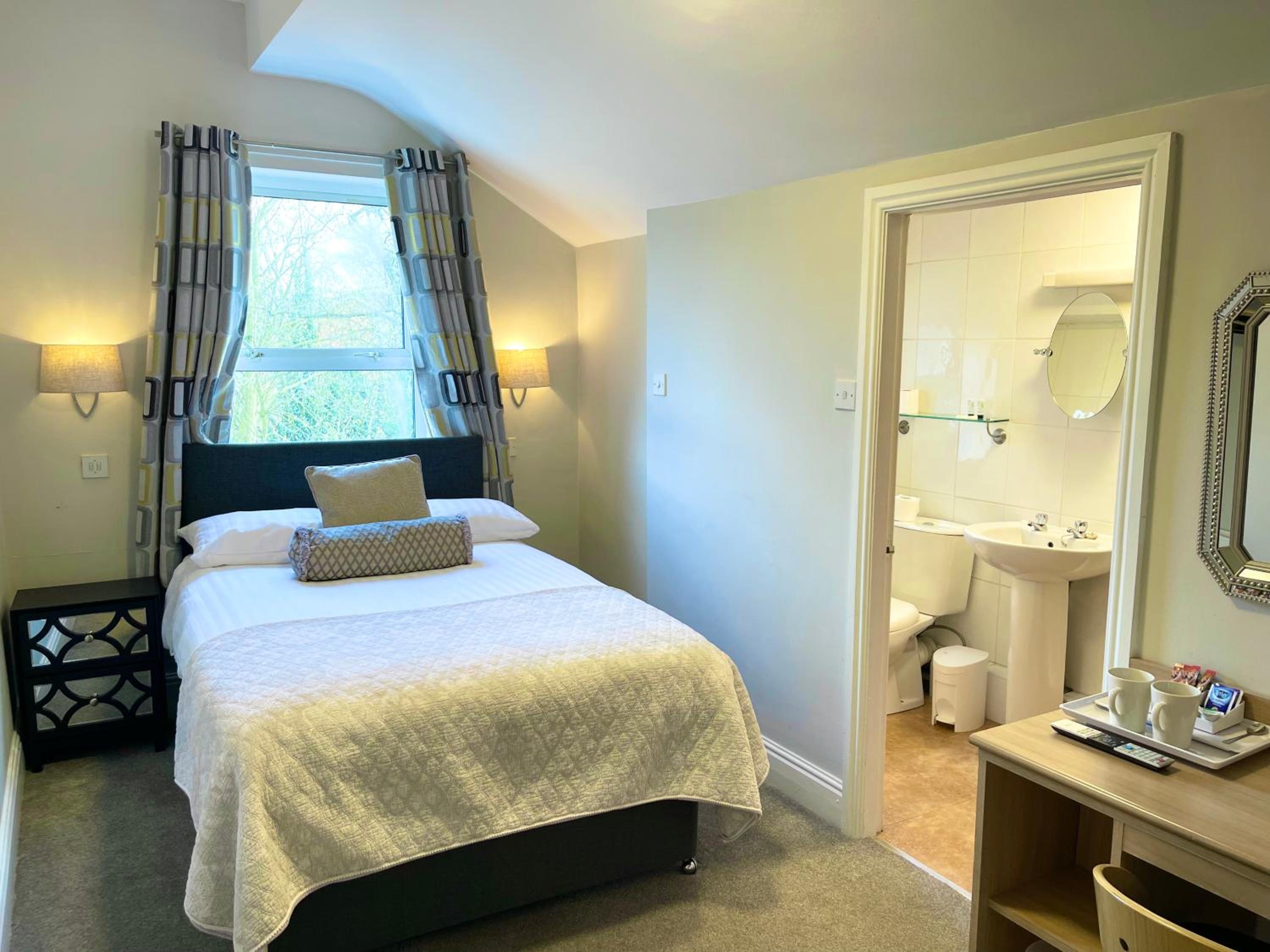Single Room: 3 night minimum stay