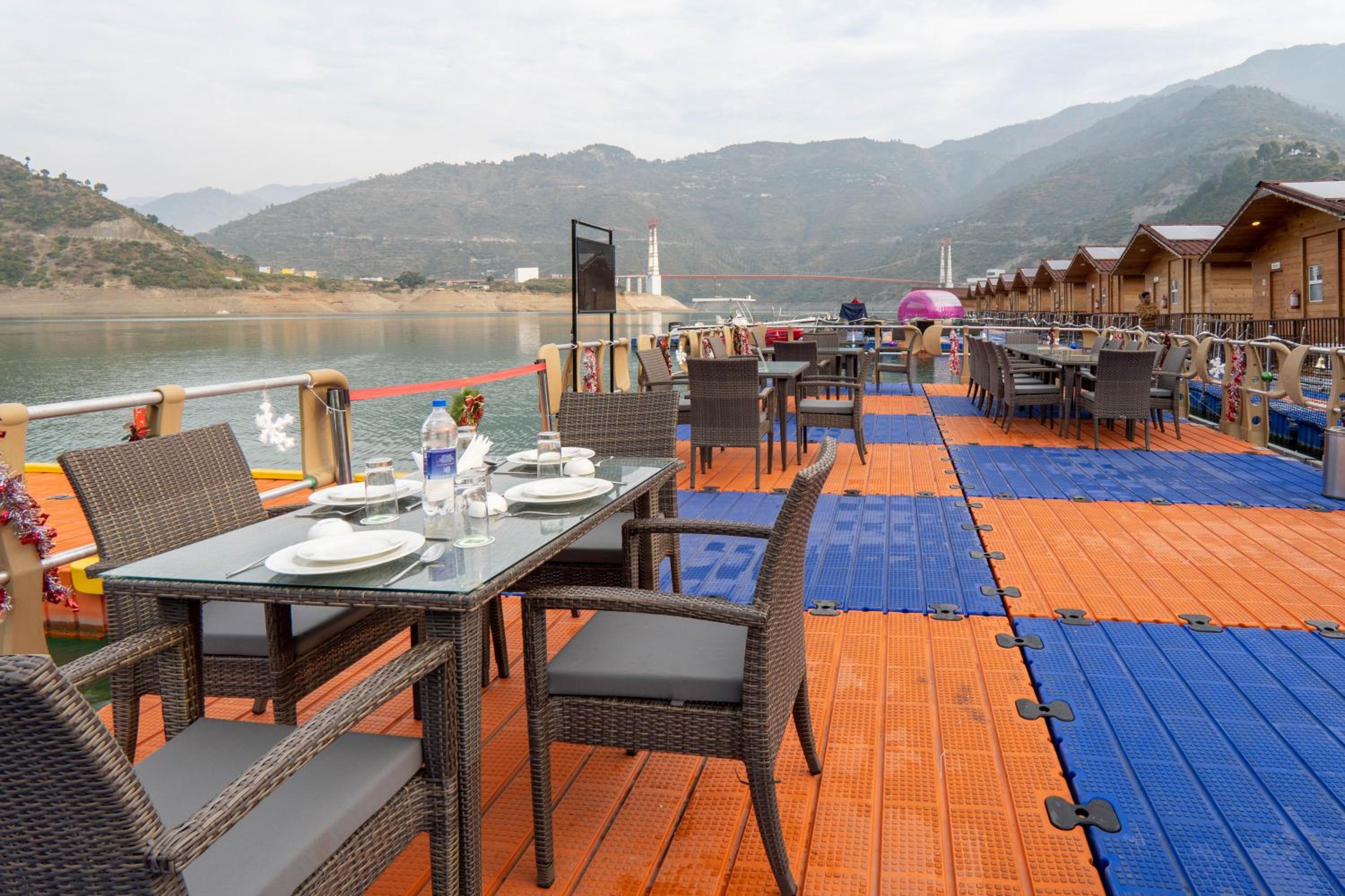 Floating Huts (Over the Lake) with Complimentary Two-way Port Transfers   photo 3