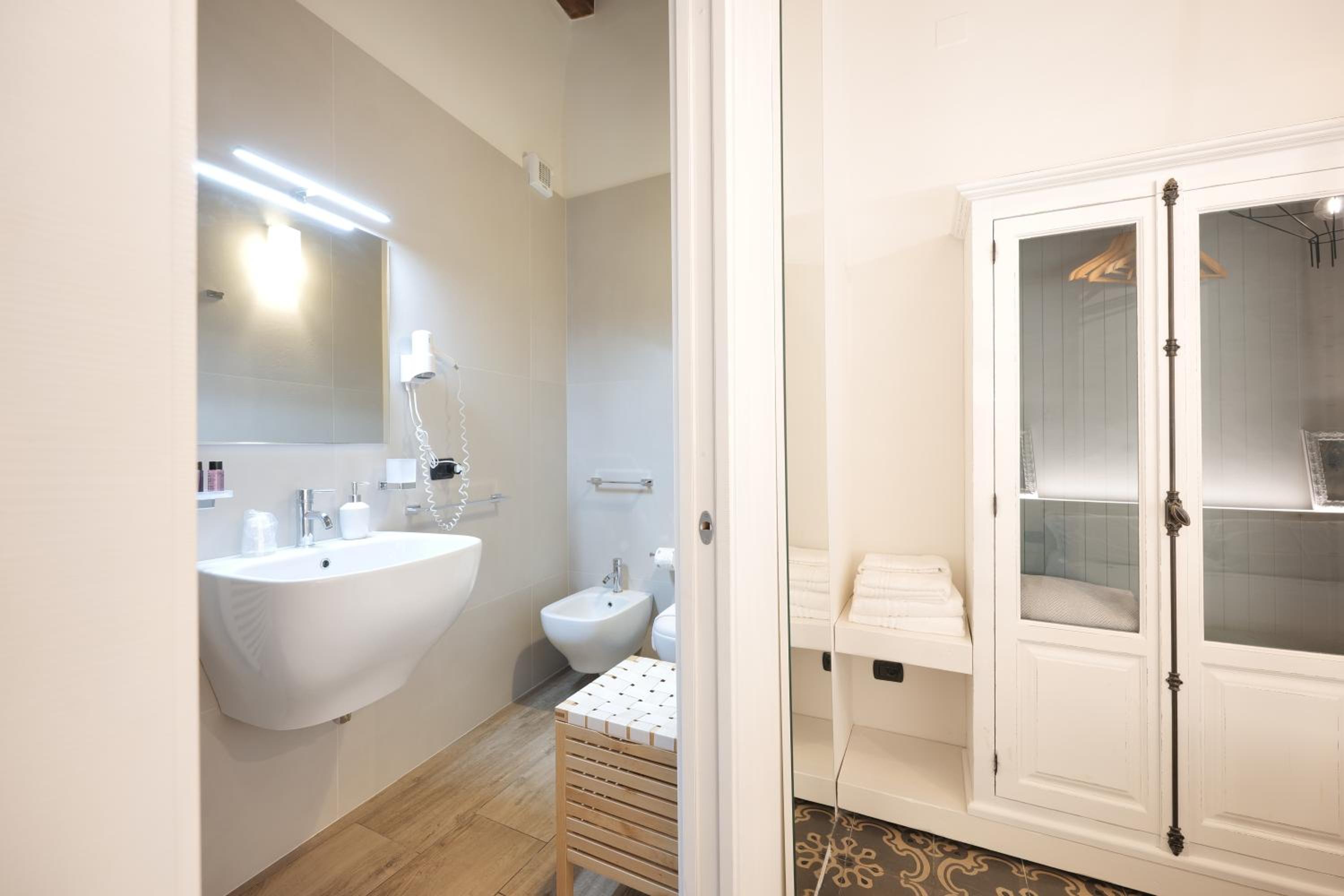 Standard Double or Twin Room photo 2