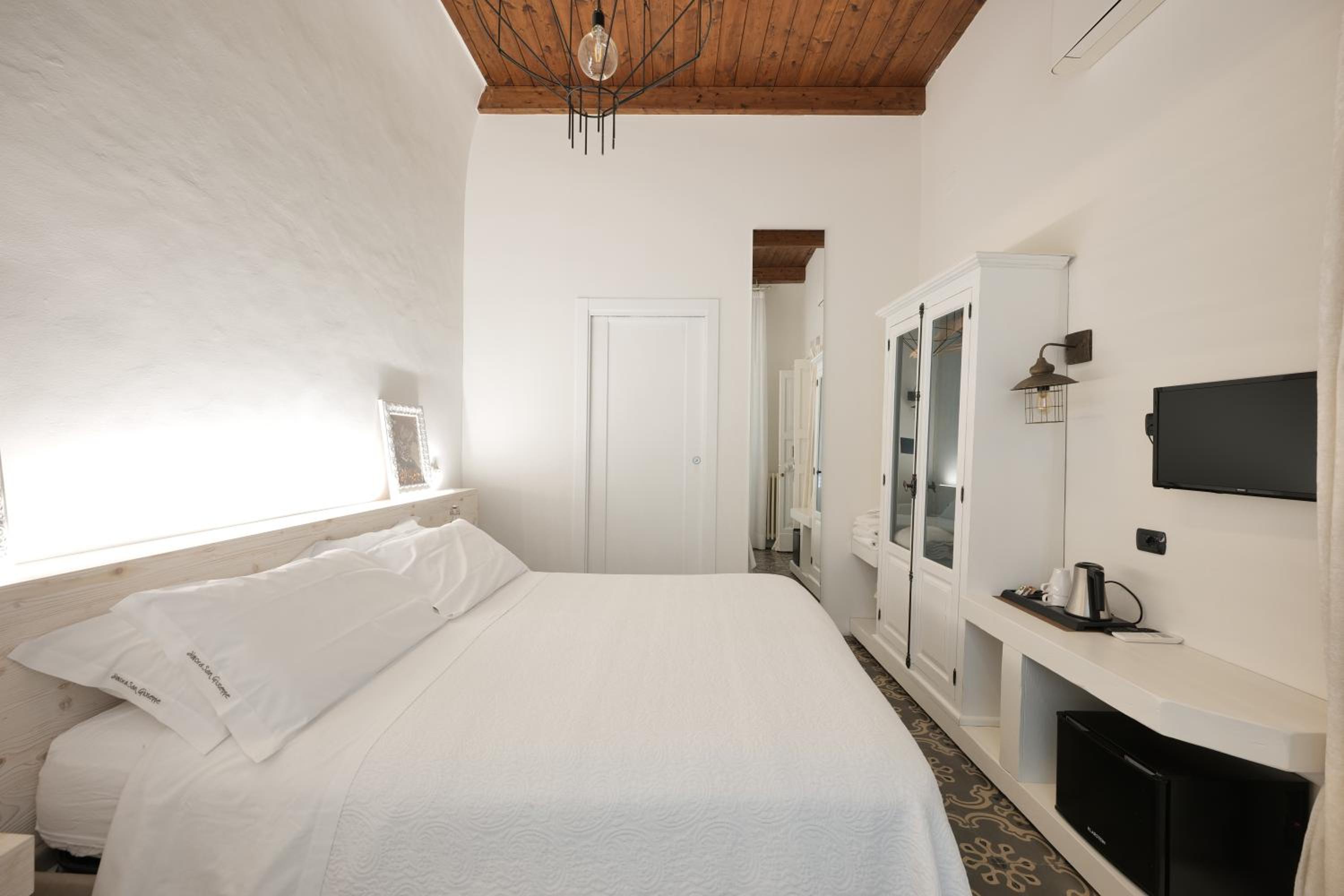 Standard Double or Twin Room photo 3