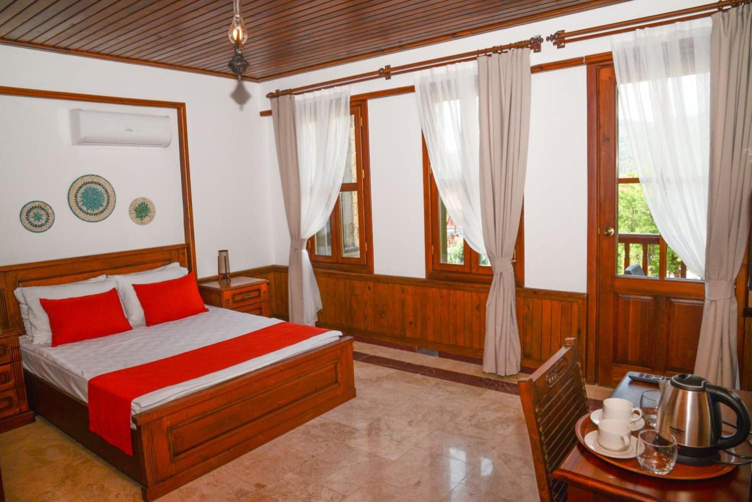 Junior Suite With Pool View